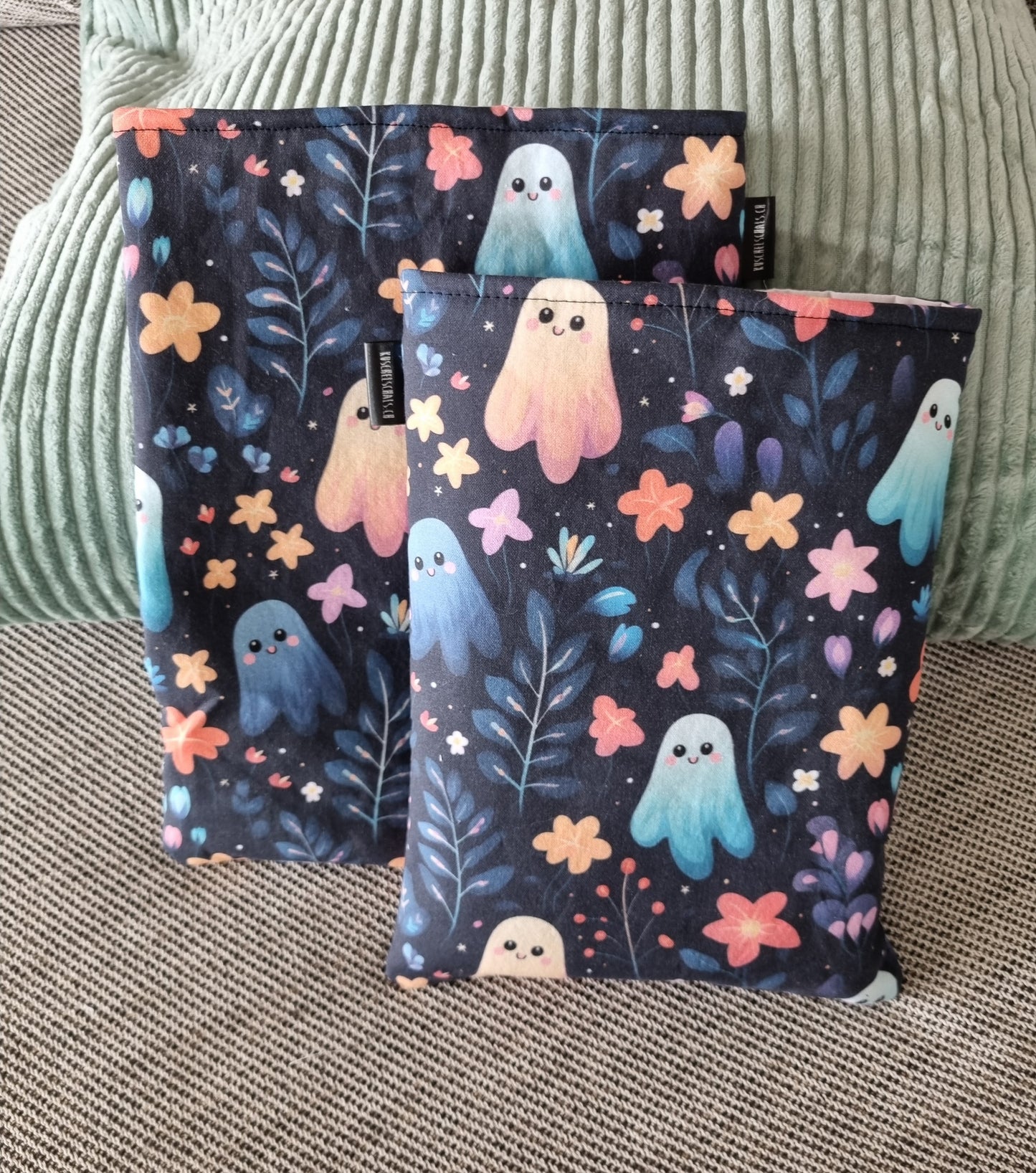 Buchhülle "Geist" in 3 Größen sehr süße handgemachte Buchhülle perfektes Geschenk für Leser
