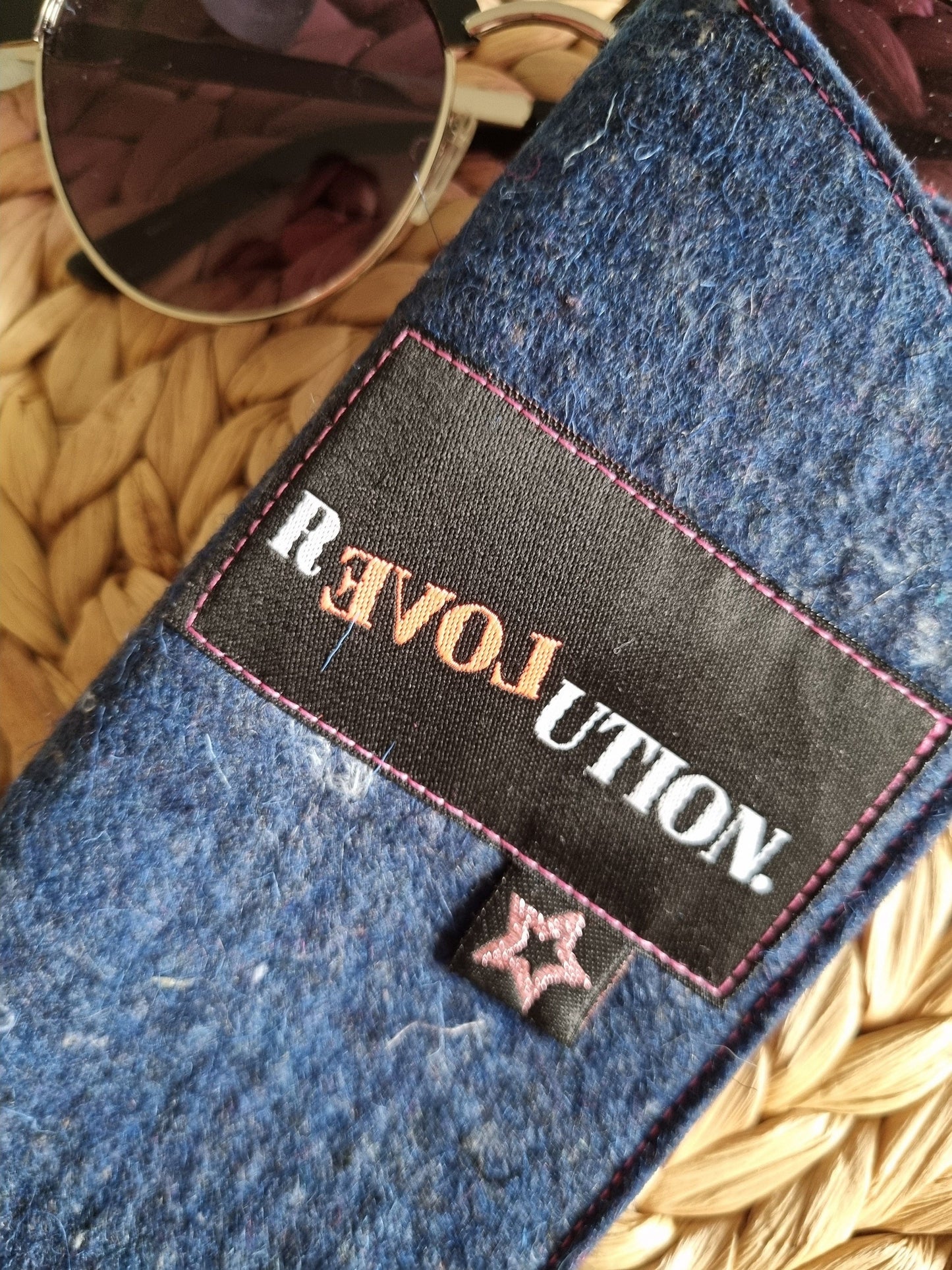 Handmade Felt Glasses Case | Eco-Friendly Eyewear Storage Pouch | Soft & Lightweight Glasses Protector | Durable Unique Eyewear Organizer