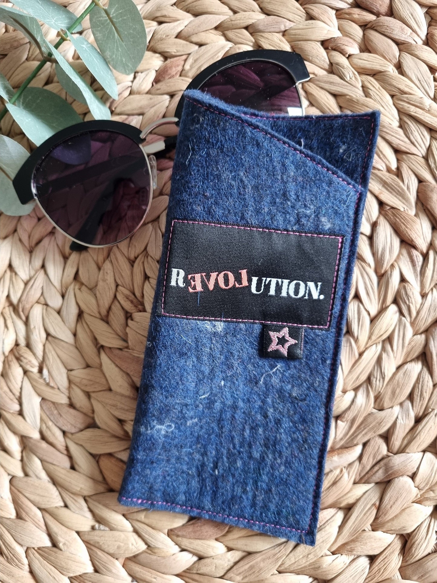 Handmade Felt Glasses Case | Eco-Friendly Eyewear Storage Pouch | Soft & Lightweight Glasses Protector | Durable Unique Eyewear Organizer