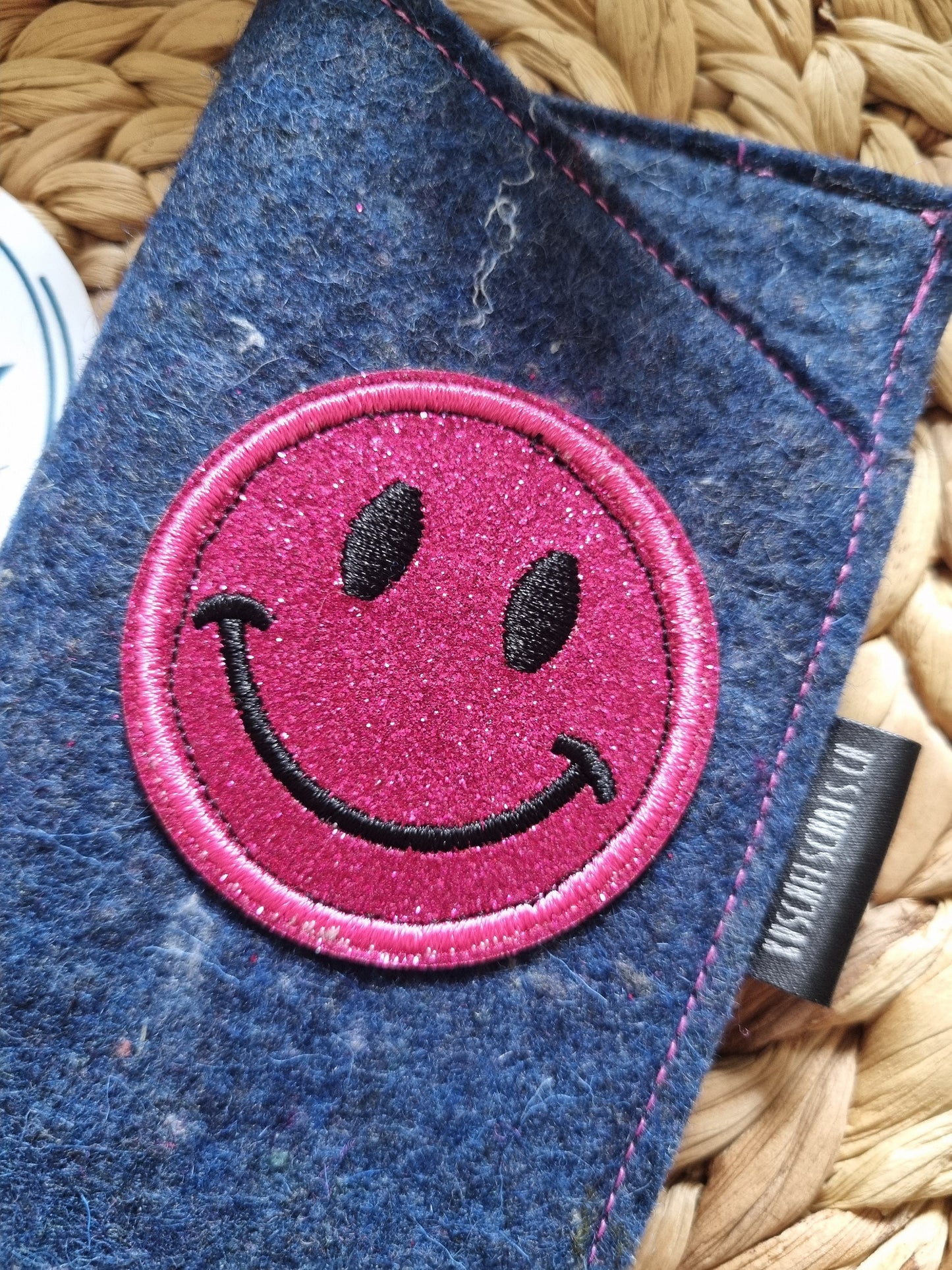 Handmade Felt Glasses Case | Eco-Friendly Eyewear Storage Pouch | Soft & Lightweight Glasses Protector | Durable Unique Eyewear Organizer