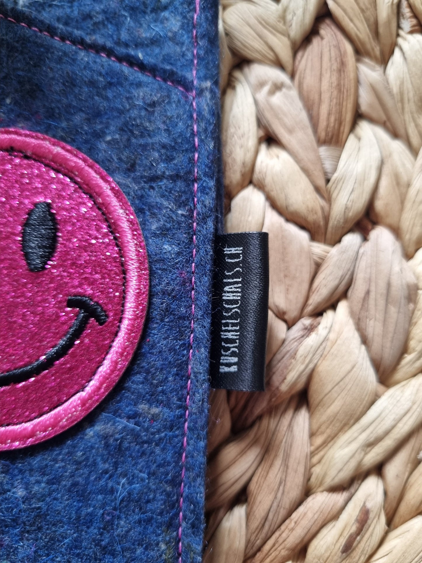 Handmade Felt Glasses Case | Eco-Friendly Eyewear Storage Pouch | Soft & Lightweight Glasses Protector | Durable Unique Eyewear Organizer