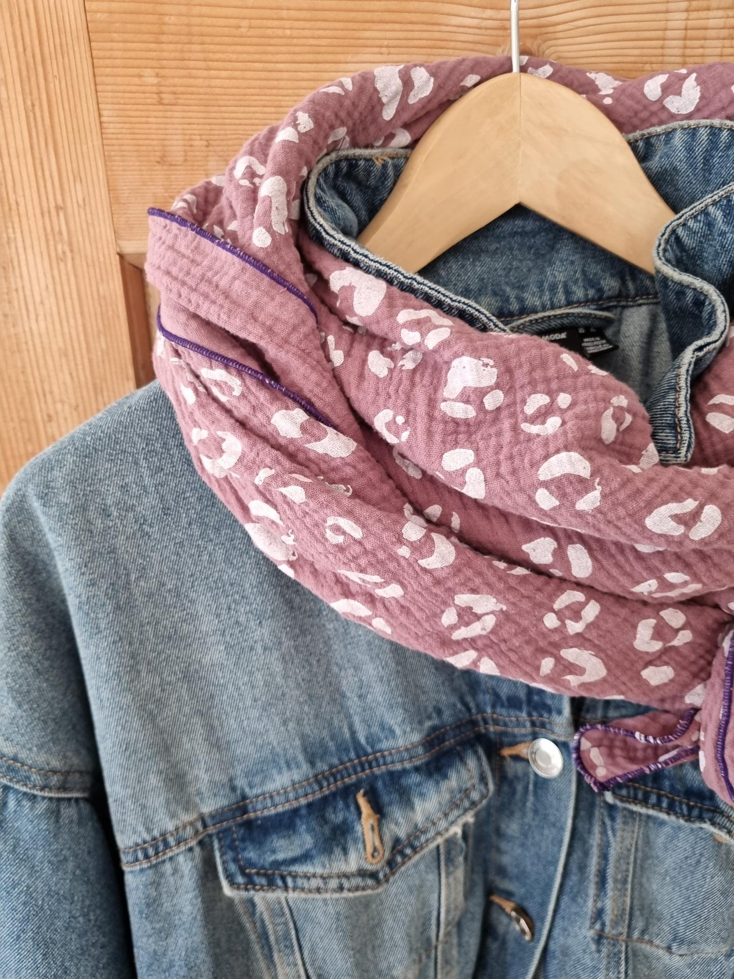 Mauve leo Cotton Stole Scarf - Cozy Leo Print Wrap - Versatile Shawl for Travel - Boho Fashion Accessory - Ideal Gift XXL scarf
