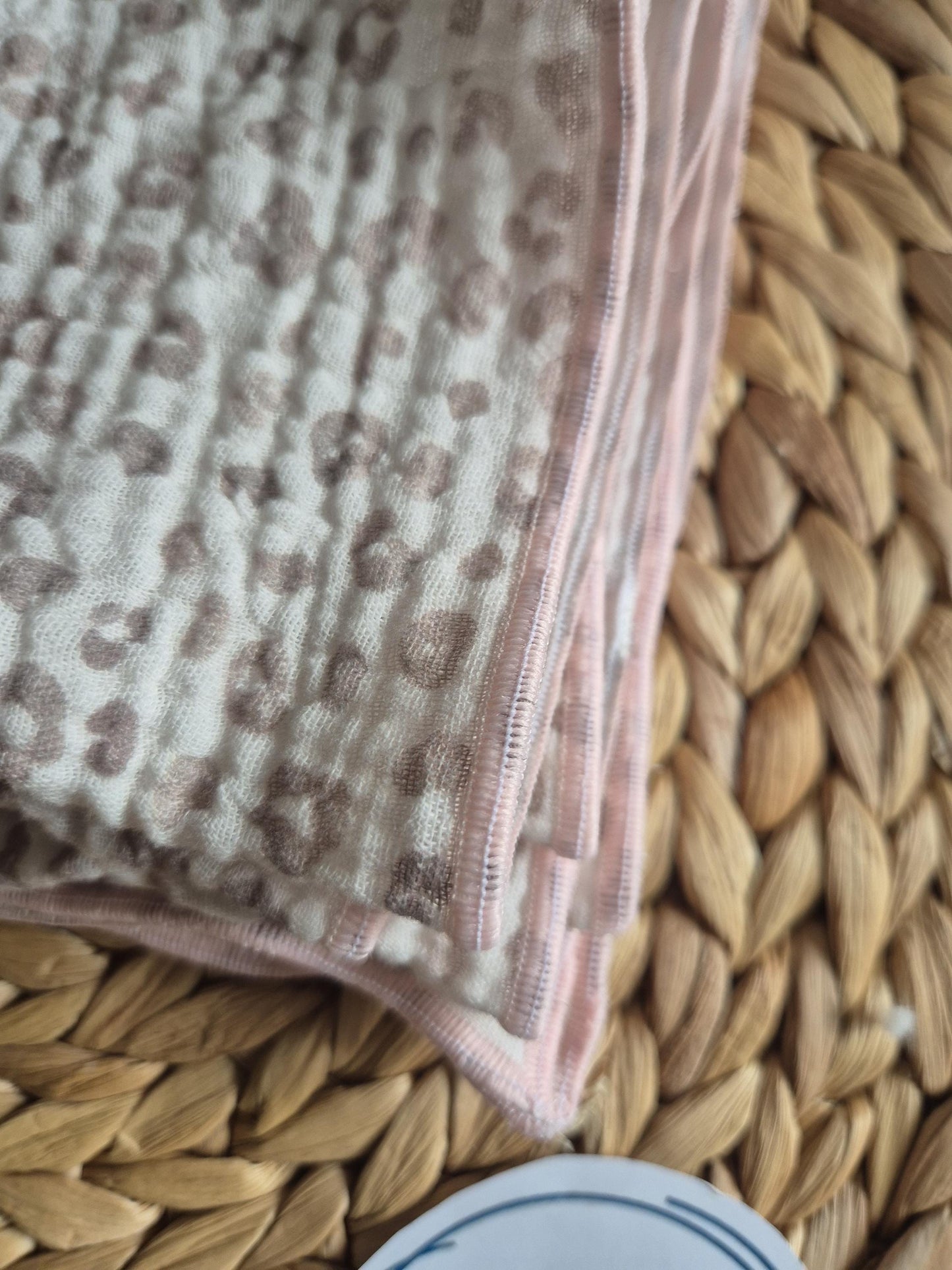 Handkerchief green fabric soft washable olive stylish ecofriendly sustainable reusable Musselin