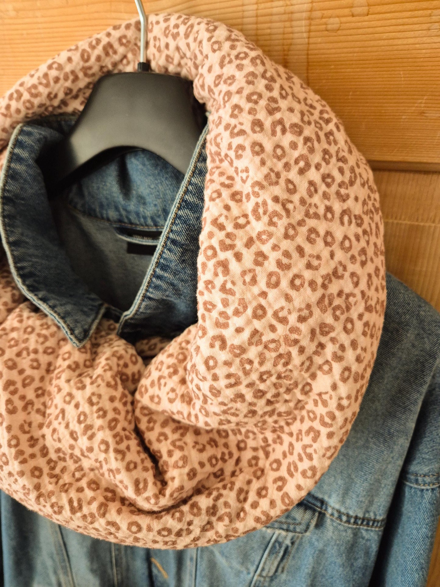 APRICOTE leo Cotton Stole Scarf - Cozy Leo Print Wrap - Versatile Shawl for Travel - Boho Fashion Accessory - Ideal Gift XXL scarf