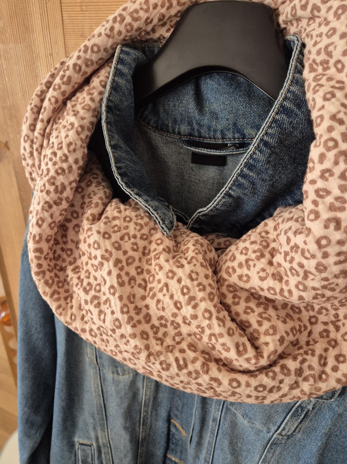 APRICOTE leo Cotton Stole Scarf - Cozy Leo Print Wrap - Versatile Shawl for Travel - Boho Fashion Accessory - Ideal Gift XXL scarf