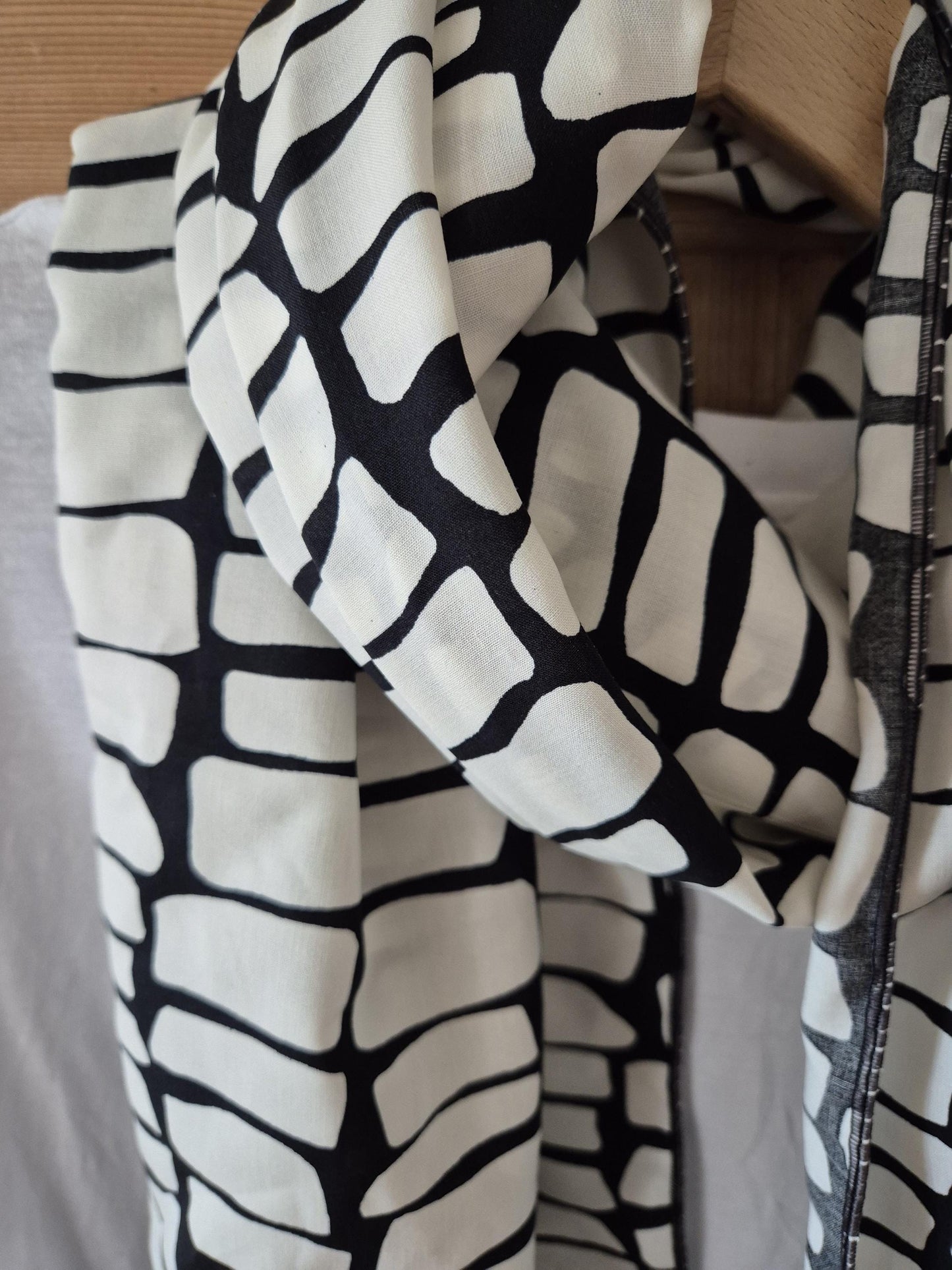 Black and white Cotton Stole Scarf - stylish Print Wrap - Versatile Shawl for business - Boho Fashion Accessory - Ideal Gift XXL scarf