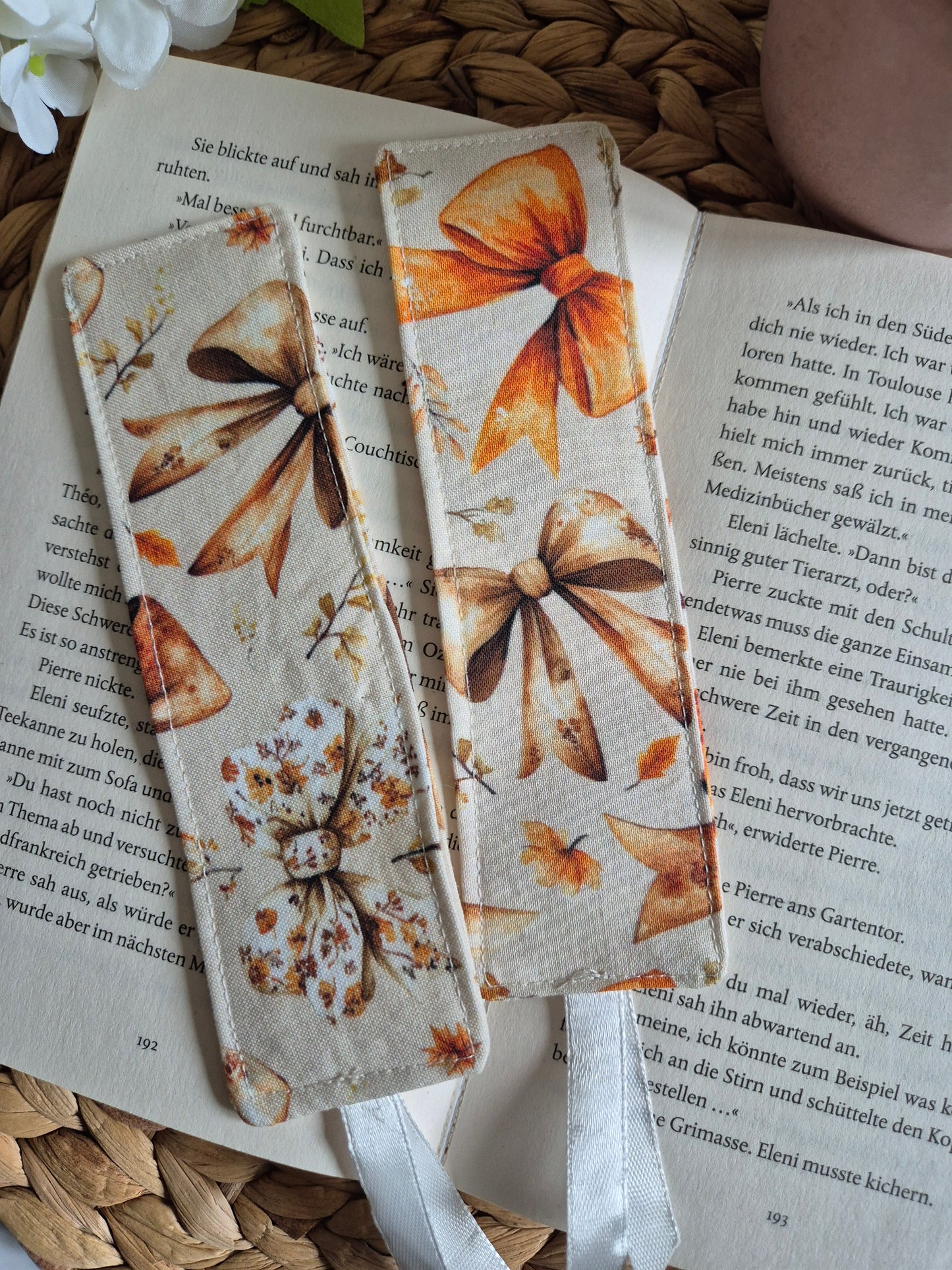 Lesezeichen Bows Schleifen Design, handgenäht, cute doppelseitig, tolles Geschenk für Leseratten, Studenten und Journaling Fans vegan