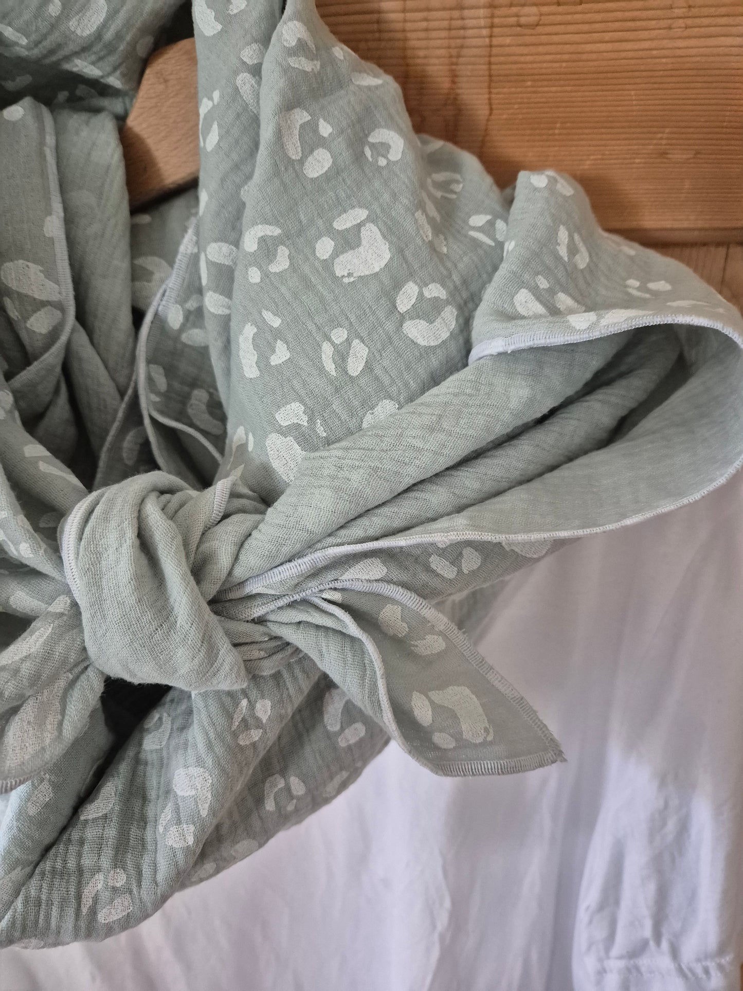 Mint Leo Stole Scarf - Cozy leo Print Wrap - Versatile Shawl for Travel - Boho Fashion Accessory - Ideal Gift XXL scarf