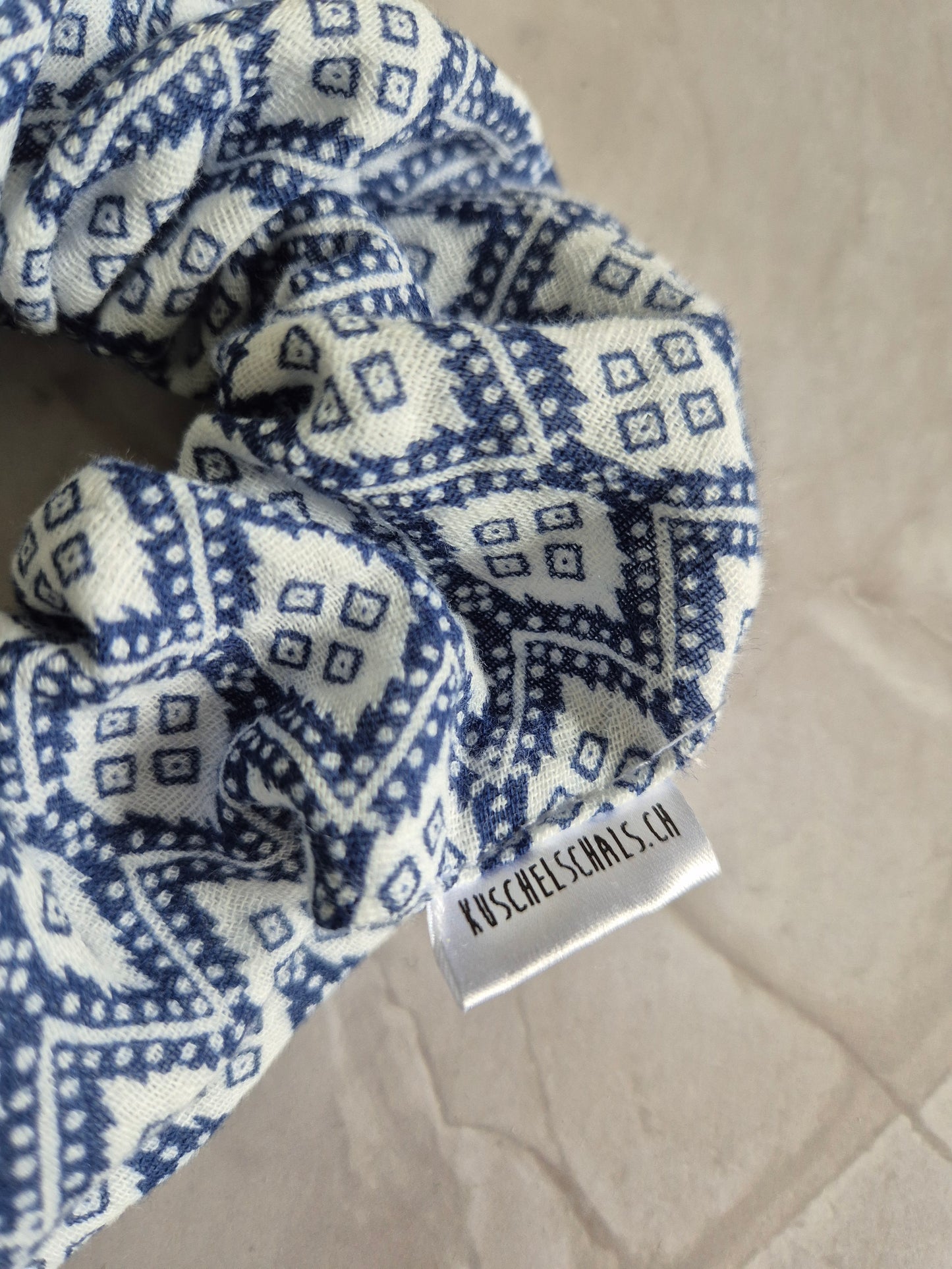 Istanbul blue Scrunchie Hair bobble handmade Ponytail holder perfect gift hair accessories chic hair tie (Kopie)