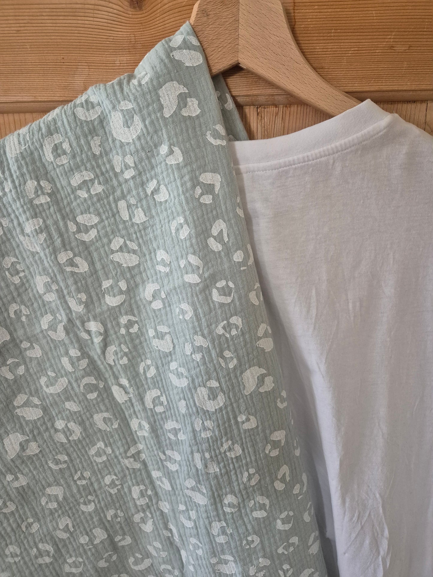 Mint Leo Stole Scarf - Cozy leo Print Wrap - Versatile Shawl for Travel - Boho Fashion Accessory - Ideal Gift XXL scarf