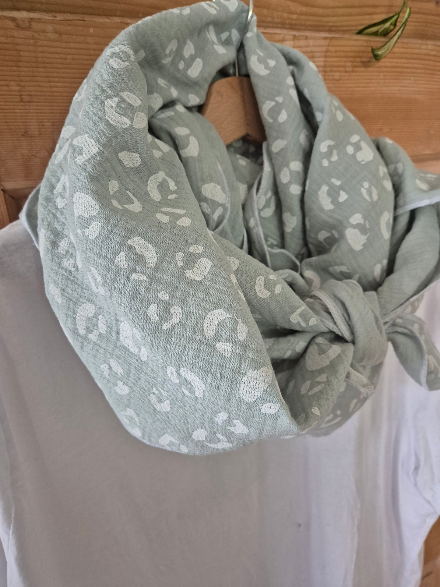Mint Leo Stole Scarf - Cozy leo Print Wrap - Versatile Shawl for Travel - Boho Fashion Accessory - Ideal Gift XXL scarf