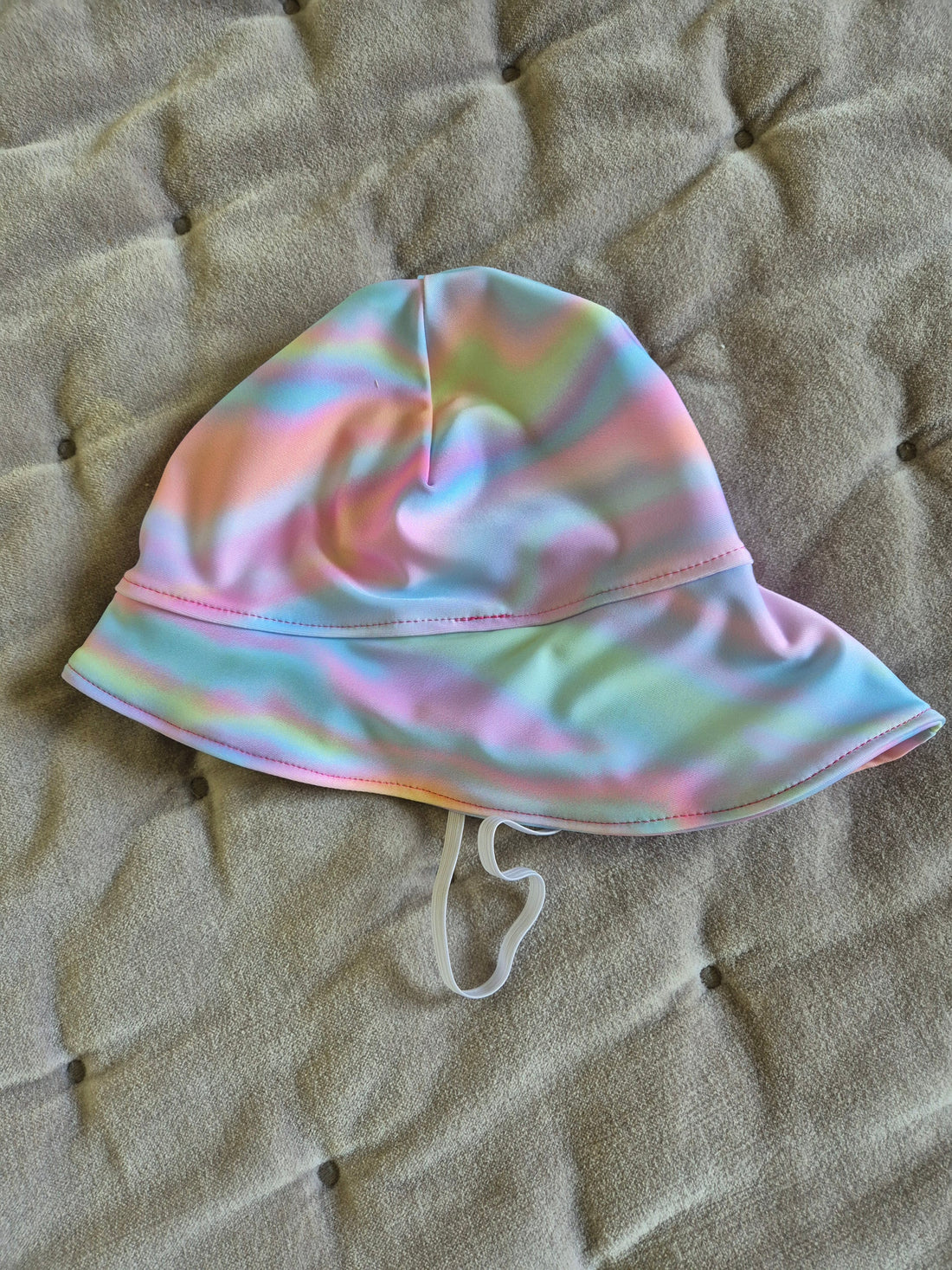 Sonnenhut aus Badestoff mit UVP 50