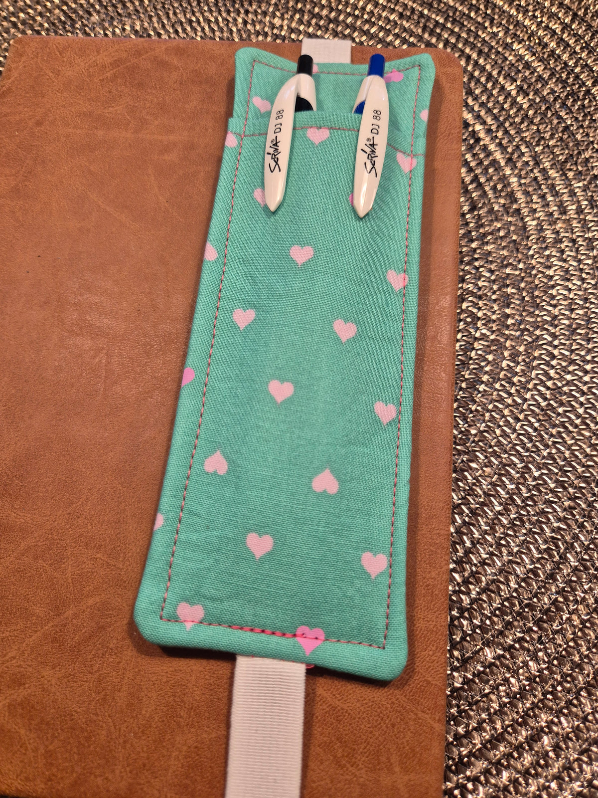 Stiftehalter Lesezeichen A5 Design, handgenäht, doppelseitig, tolles Geschenk für Lehrer, Studenten und Journaling  Herzen Grün Mint