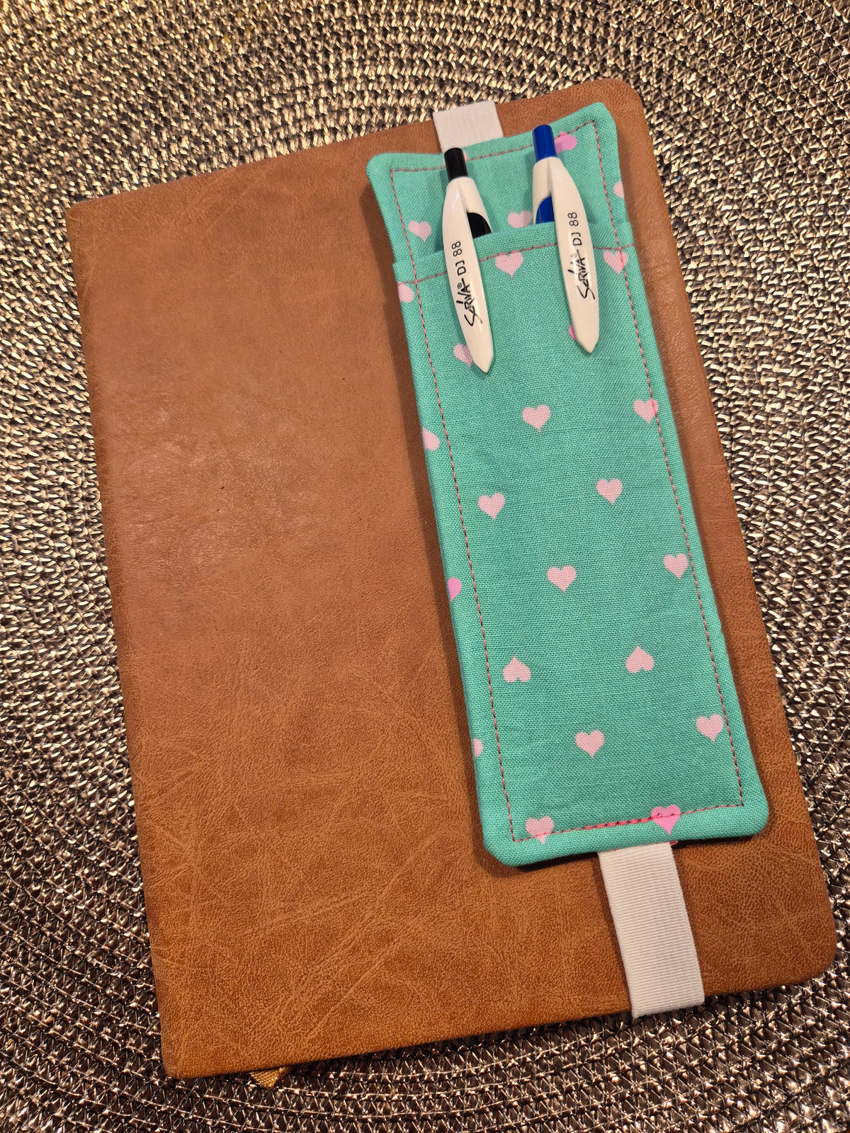 Stiftehalter Lesezeichen A5 Design, handgenäht, doppelseitig, tolles Geschenk für Lehrer, Studenten und Journaling  Herzen Grün Mint