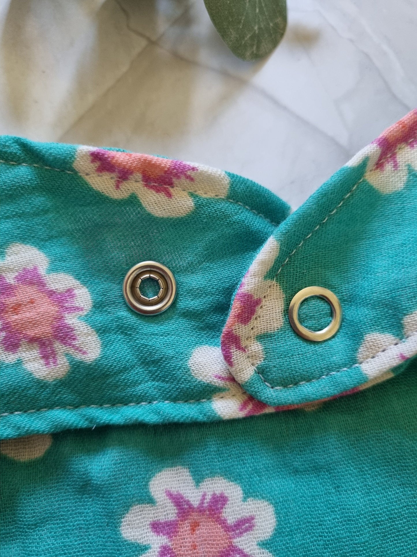 Cotton Baby Scarf Musselin Bandana | Gender-Neutral Baby Bandana | Soft and Washable Newborn Scarf | Ideal Baby Gift