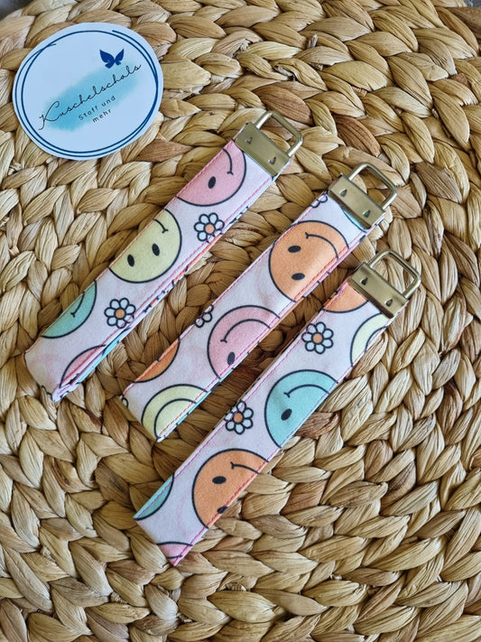 Stylish Smiley Wristlet Key Fob – Cute Cotton Keychain Accessory for Women, Trendy Key Holder and Perfect Gift Idea