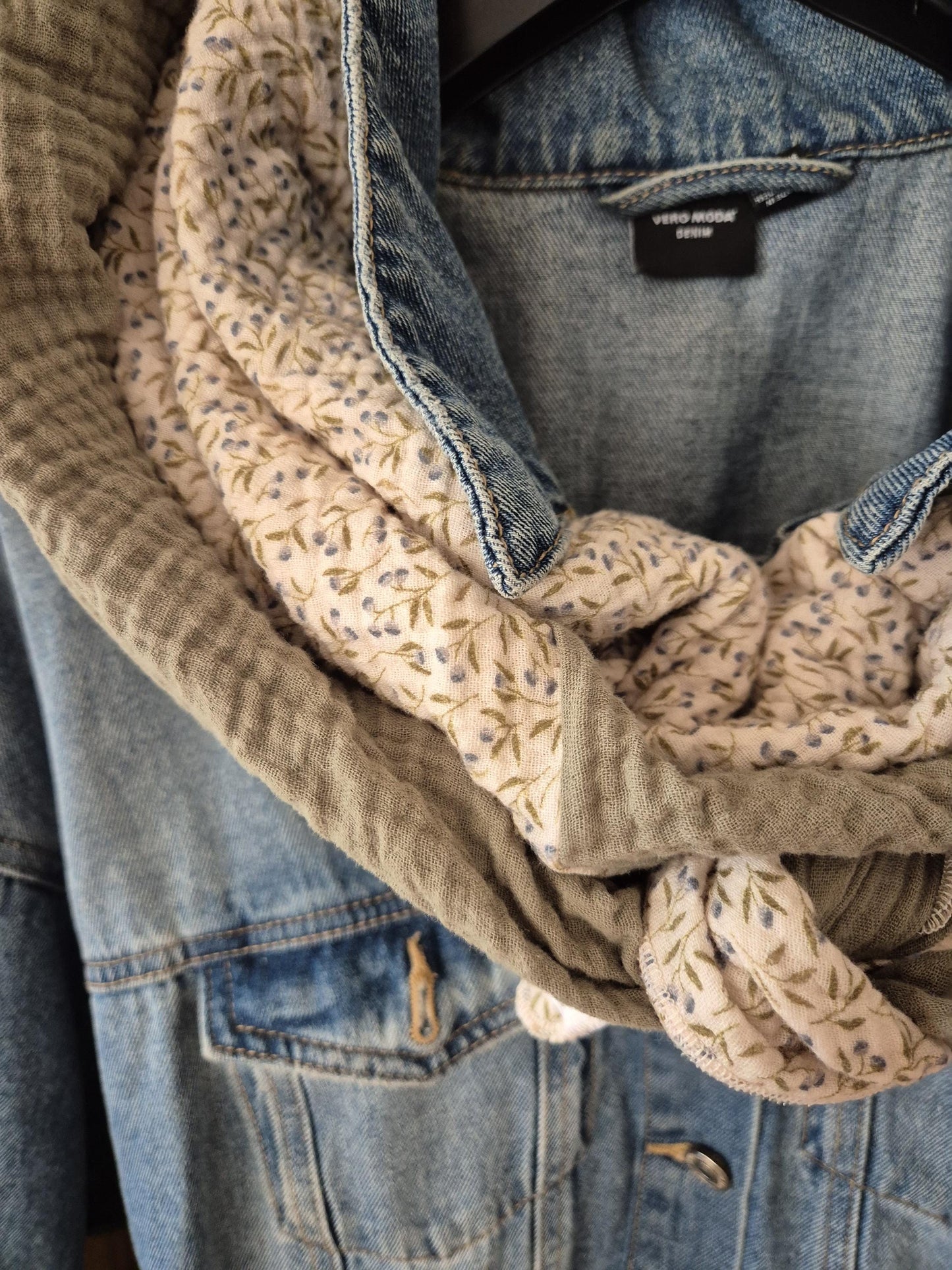 Green flower Cotton Stole Scarf - Cozy Leo Print Wrap - Versatile Shawl for Travel - Boho Fashion Accessory - Ideal Gift XXL scarf