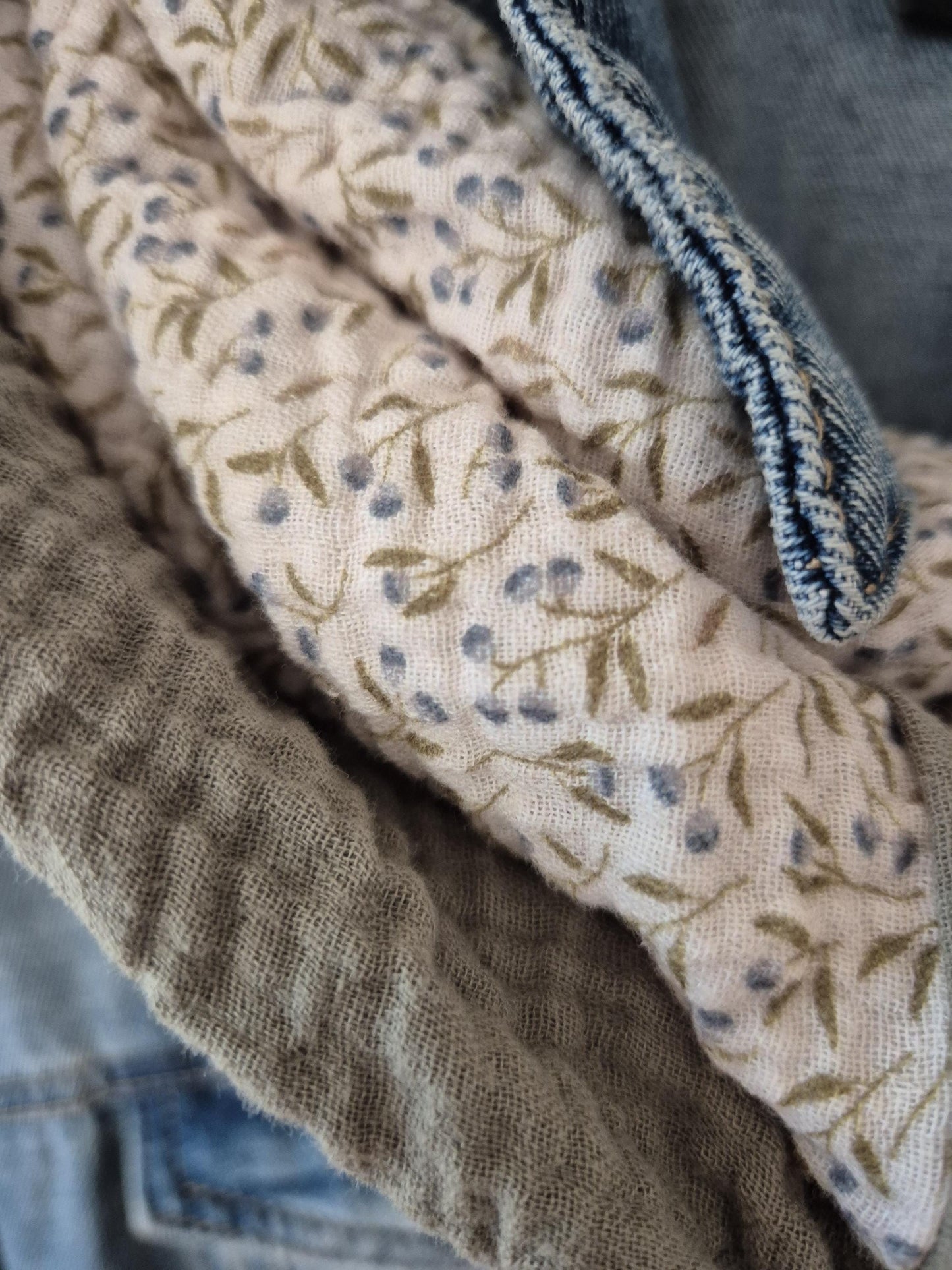 Green flower Cotton Stole Scarf - Cozy Leo Print Wrap - Versatile Shawl for Travel - Boho Fashion Accessory - Ideal Gift XXL scarf