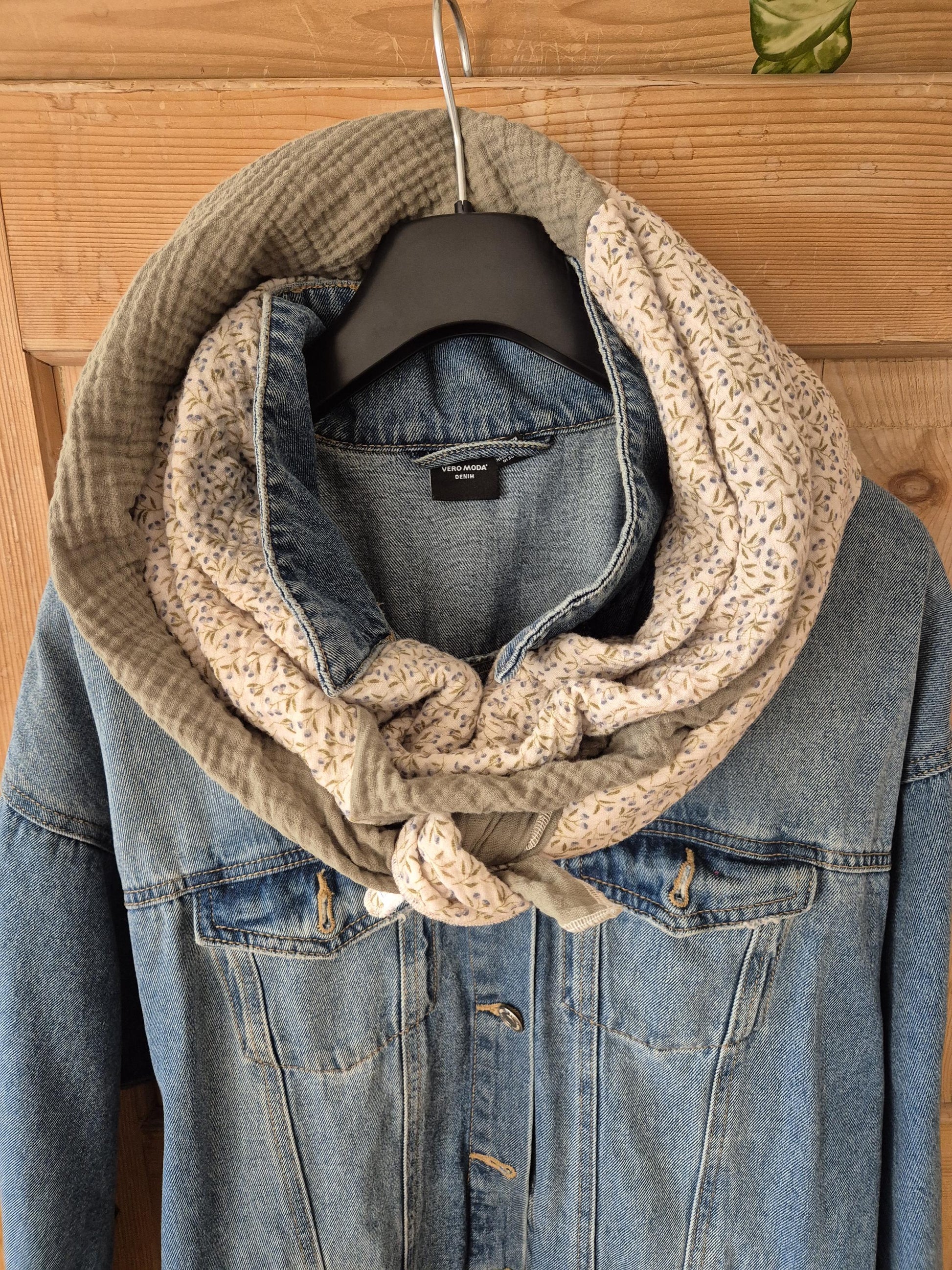 Green flower Cotton Stole Scarf - Cozy Leo Print Wrap - Versatile Shawl for Travel - Boho Fashion Accessory - Ideal Gift XXL scarf