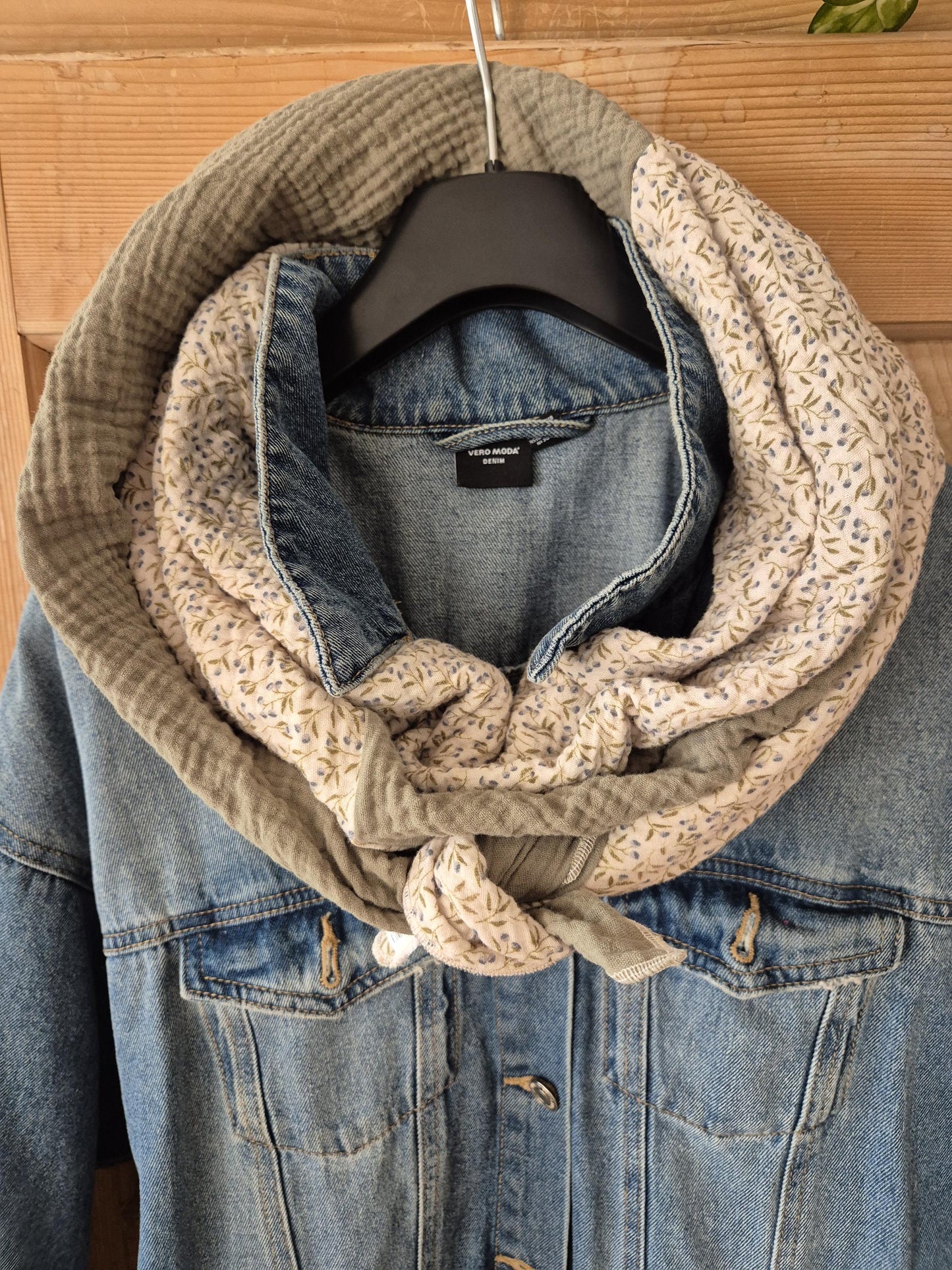 Green flower Cotton Stole Scarf - Cozy Leo Print Wrap - Versatile Shawl for Travel - Boho Fashion Accessory - Ideal Gift XXL scarf