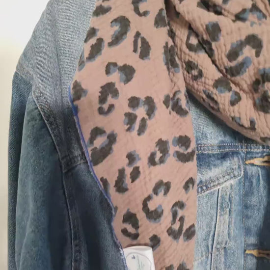 Leo Cotton Stole Scarf - Cozy Leo Print Wrap - Versatile Shawl for Travel - Boho Fashion Accessory - Ideal Gift 130x130cm