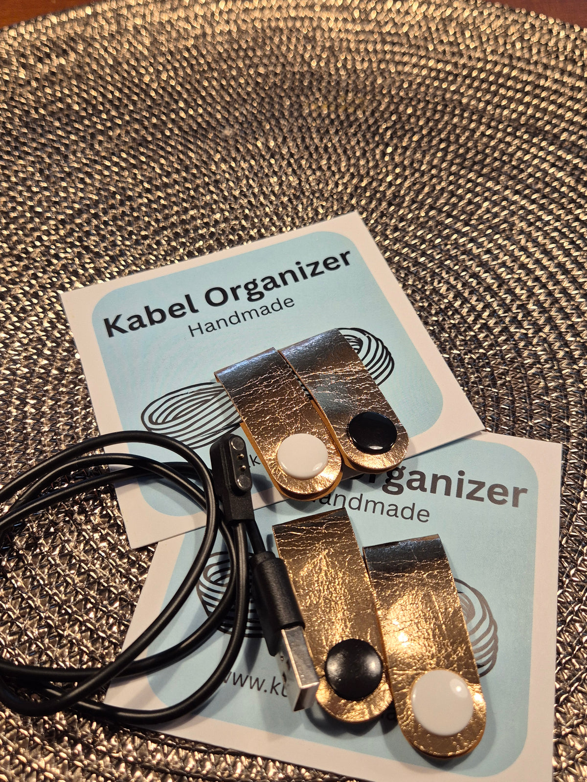 Kabelhalter Diverse Designs aus Snapppap (vegan) oder Kunstleder