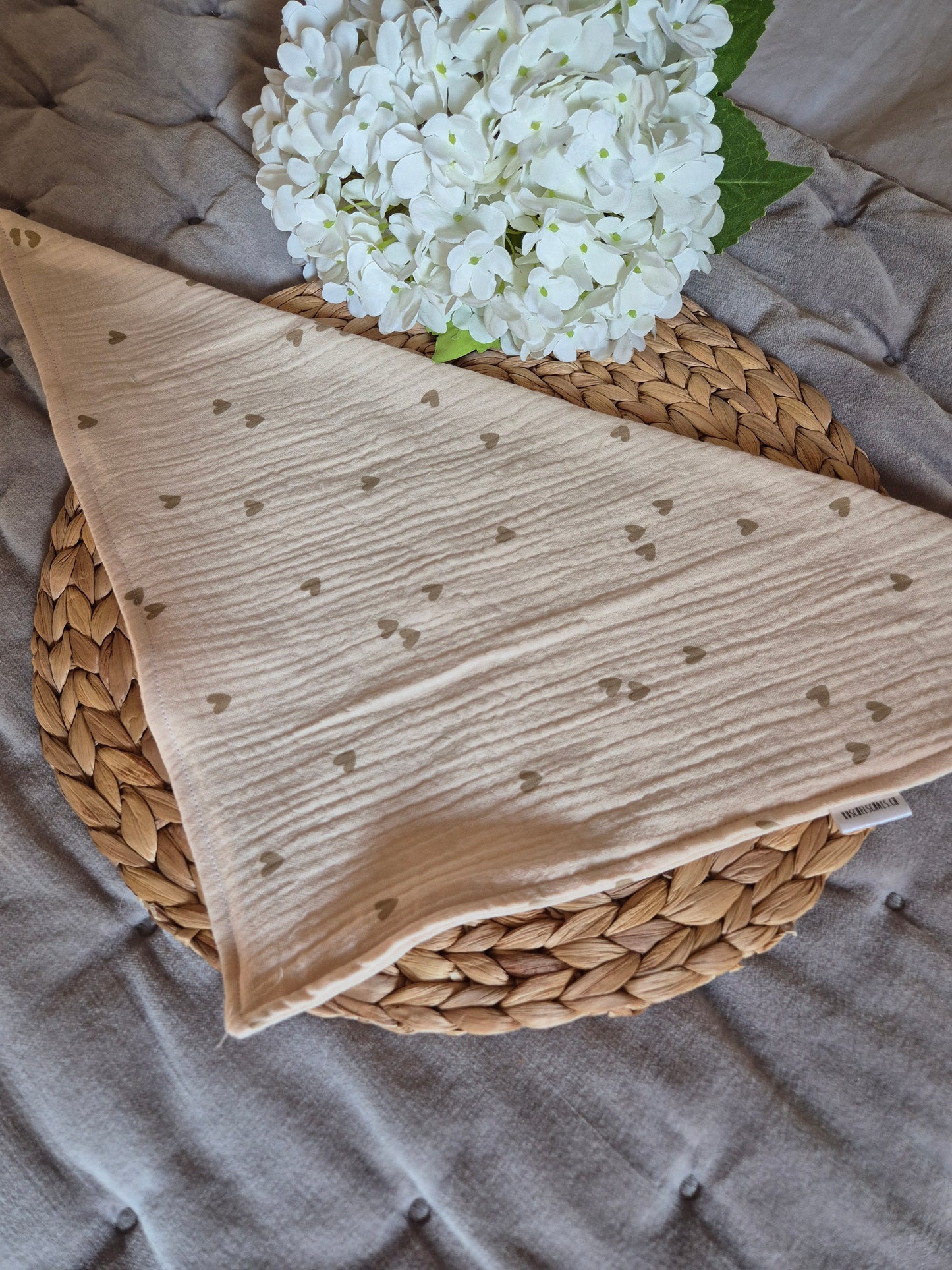 Kinderschal aus 100% Baumwollmusselin vegane Kinderkleider; Halstuch für Kinder; handmade, neutrale Farben, beige Herzen Herzli