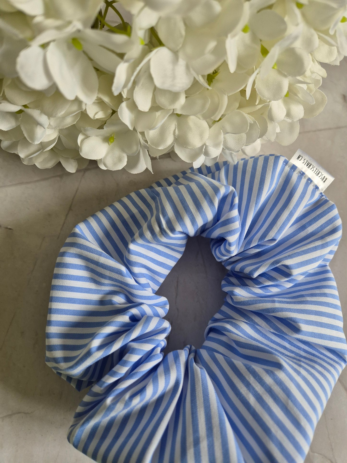blaue Streifen Scrunchie Hair bobble handmade Ponytail holder perfect gift hair accessories chic hair tie