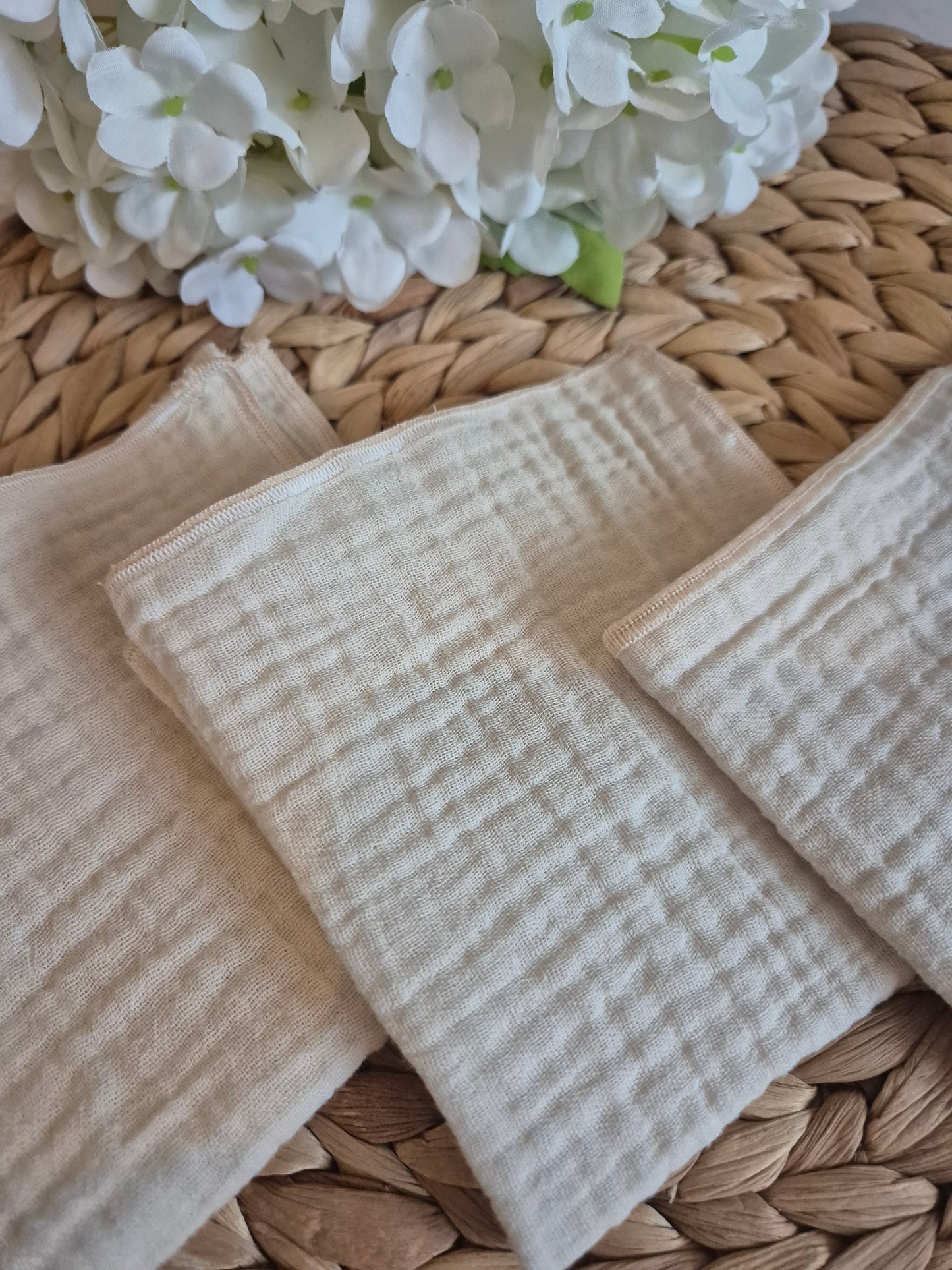 Taschentuch grau mit Herzdruck Stoff weich waschbar grau stylisch umweltfreundlich nachhaltig wiederverwendbar Musselin