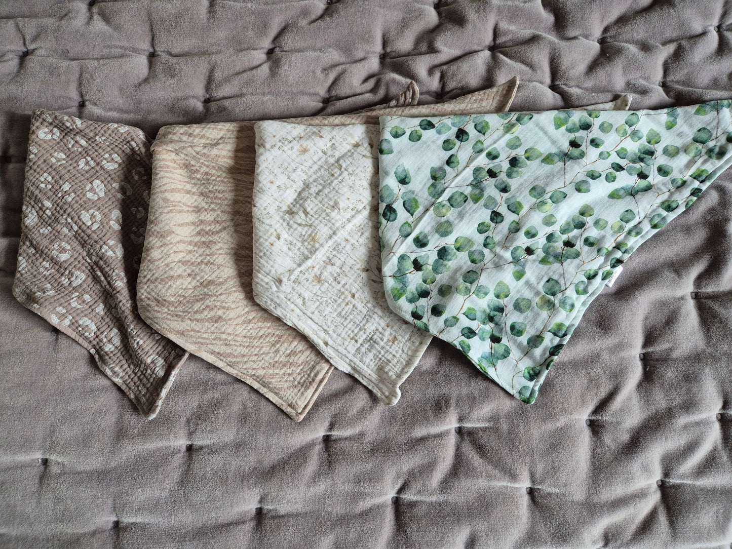 Kinderschals aus 100% Baumwollmusselin vegane Kinderkleider; Halstuch für Kinder; handmade, neutrale Farbrn, beige, Leo, Tiger, Blümchen, Eucalyptus