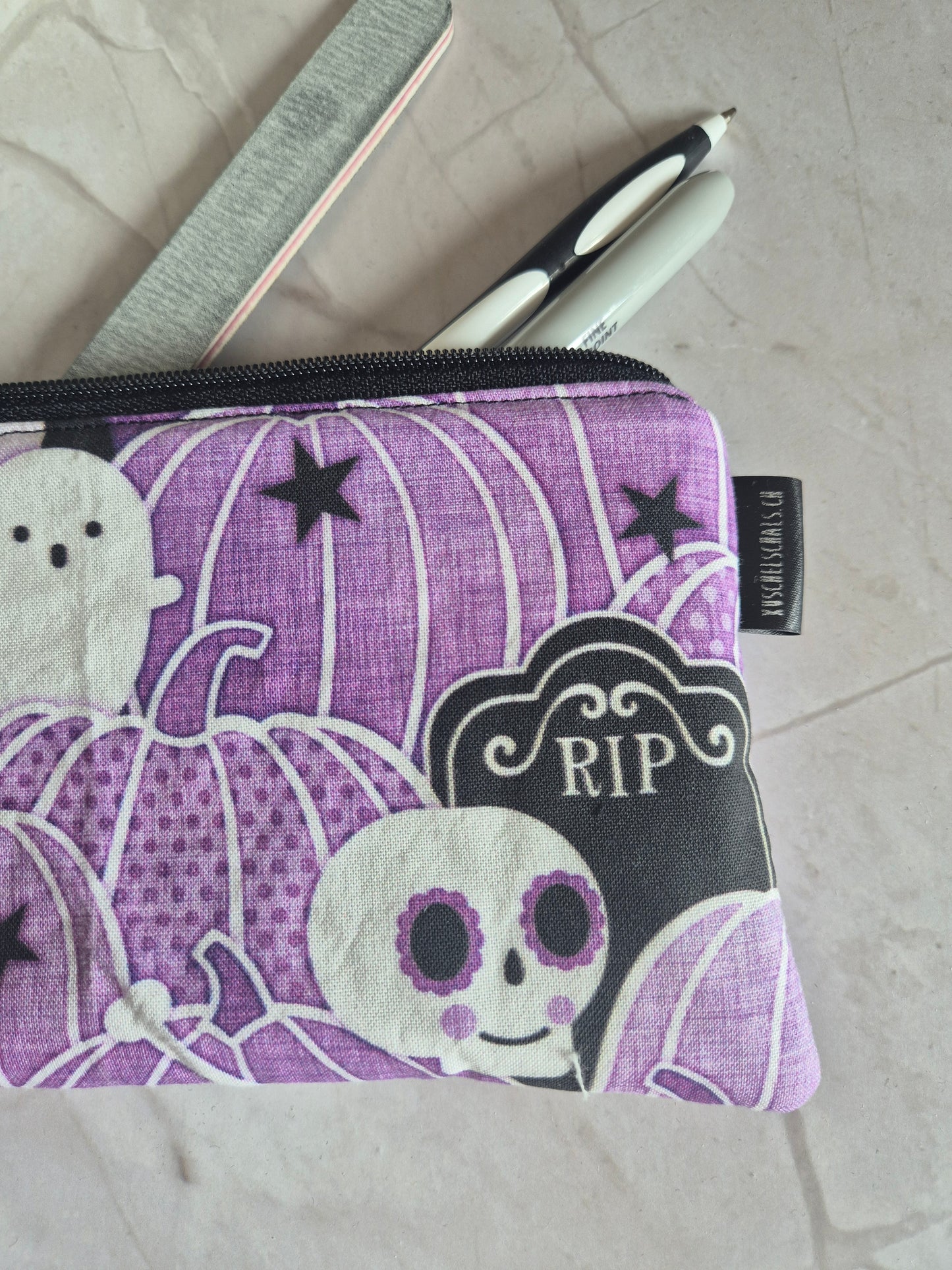 Stiftemäppchen Stifteetui gothic violett katze Kürbis Herbst Halloween  (12x20cm) Aufbewahrung von Kugelschreibern, Häkelnnadeln, Schere