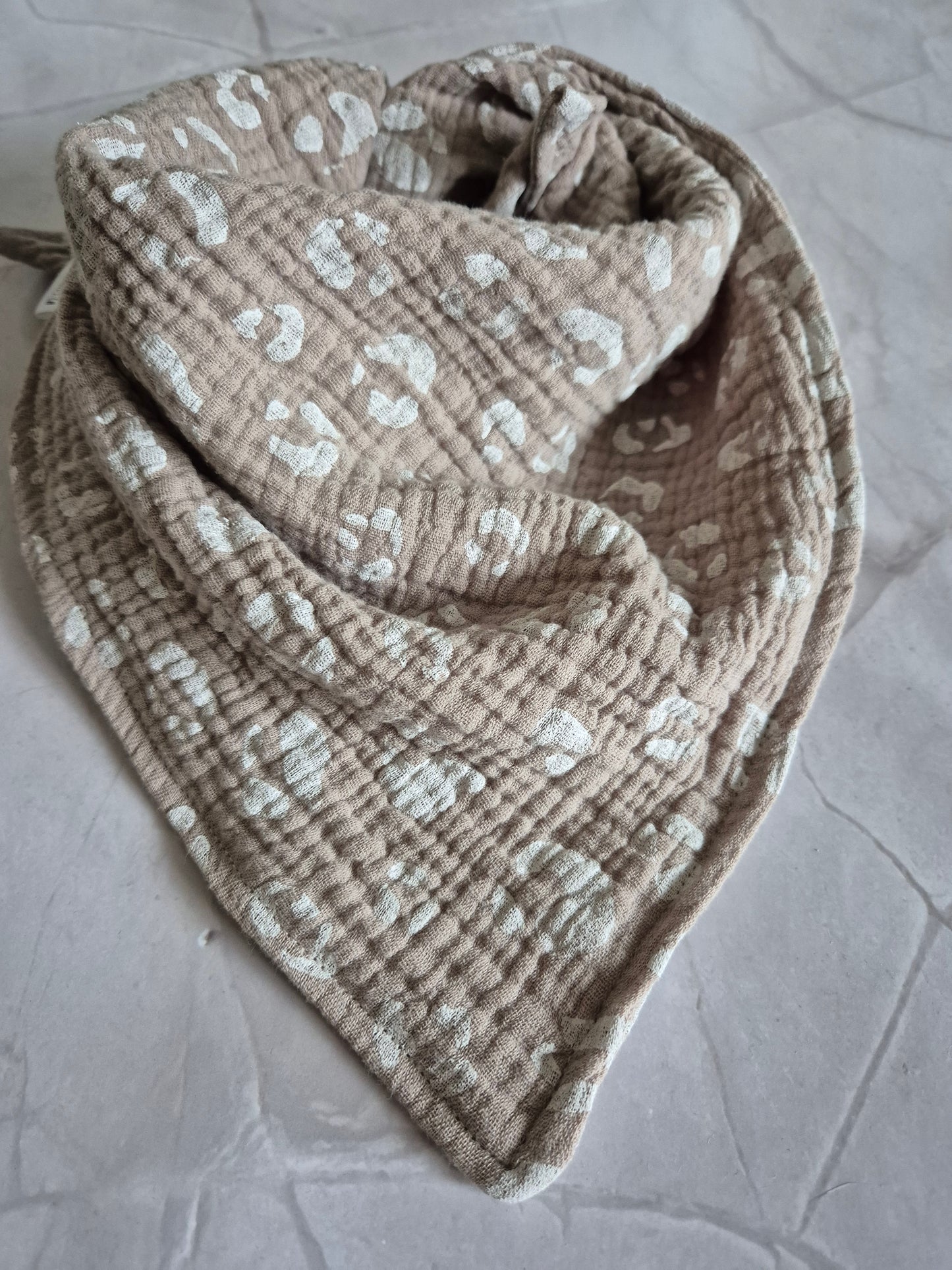 Kinderschals aus 100% Baumwollmusselin vegane Kinderkleider; Halstuch für Kinder; handmade, neutrale Farbrn, beige, Leo, Tiger, Blümchen, Eucalyptus