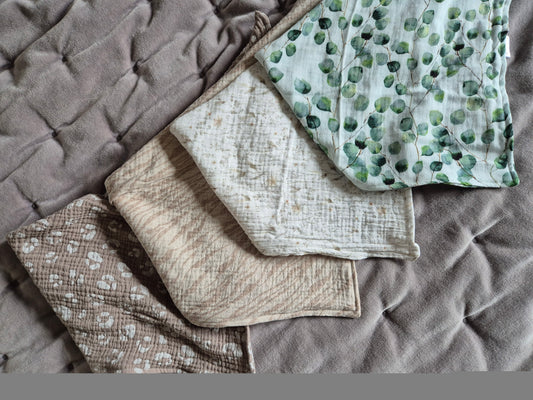 Kinderschals aus 100% Baumwollmusselin vegane Kinderkleider; Halstuch für Kinder; handmade, neutrale Farbrn, beige, Leo, Tiger, Blümchen, Eucalyptus