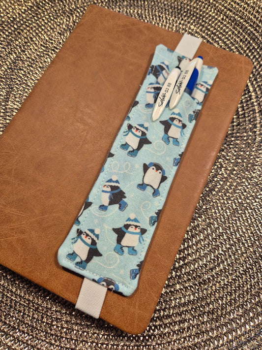 Stiftehalter Lesezeichen A5 Design, handgenäht, doppelseitig, tolles Geschenk für Lehrer, Studenten und Journaling  Pinguin Cutecore Kawaii Winter