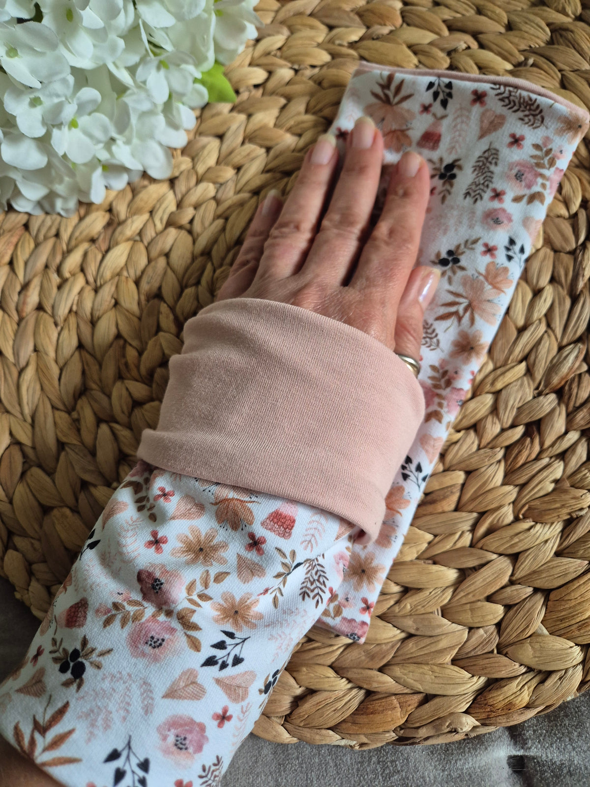 Reversible Blümchen Apricot Pulswärmer Armstulpen fingerlose Handschuhe für Erwachsene aus BioBaumwolljersey