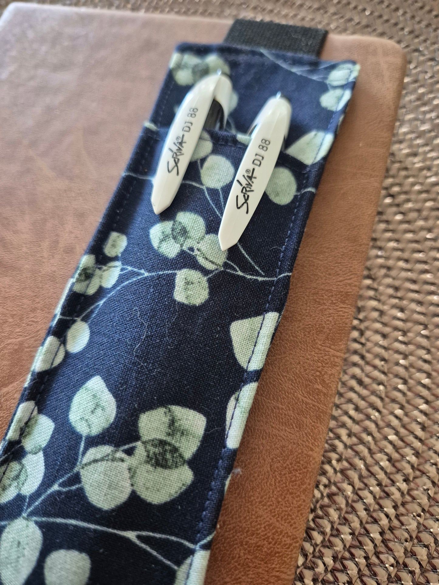 Stiftehalter Lesezeichen A5 Design, handgenäht, doppelseitig, tolles Geschenk für Lehrer, Studenten und Journaling Fans vegan
