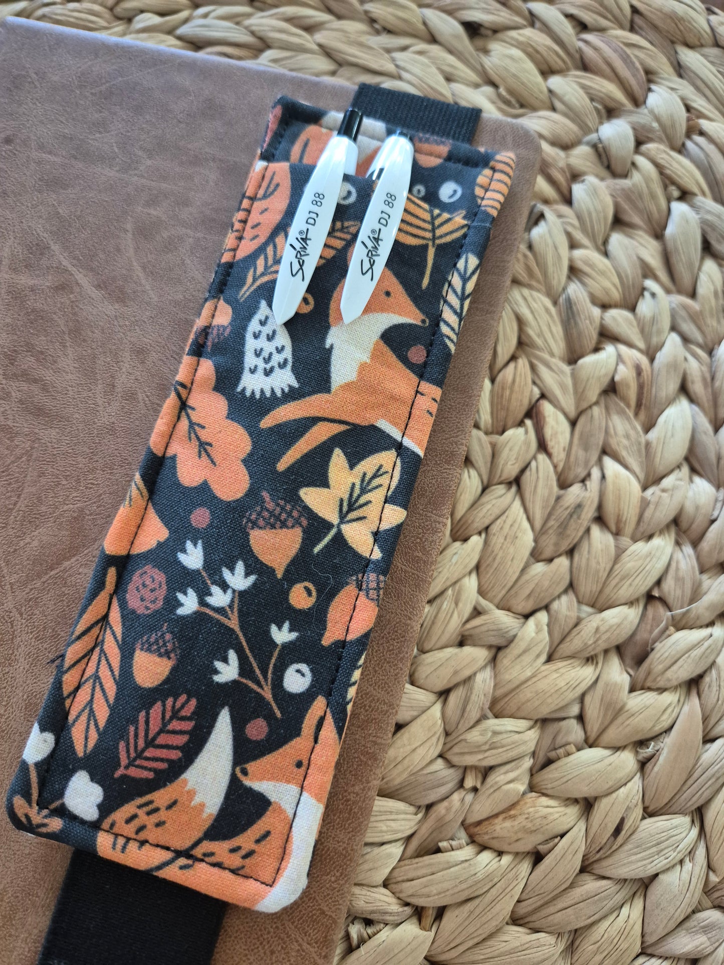 Stiftehalter Lesezeichen A5 Design, handgenäht, doppelseitig, tolles Geschenk für Lehrer, Studenten und Journaling Fans vegan