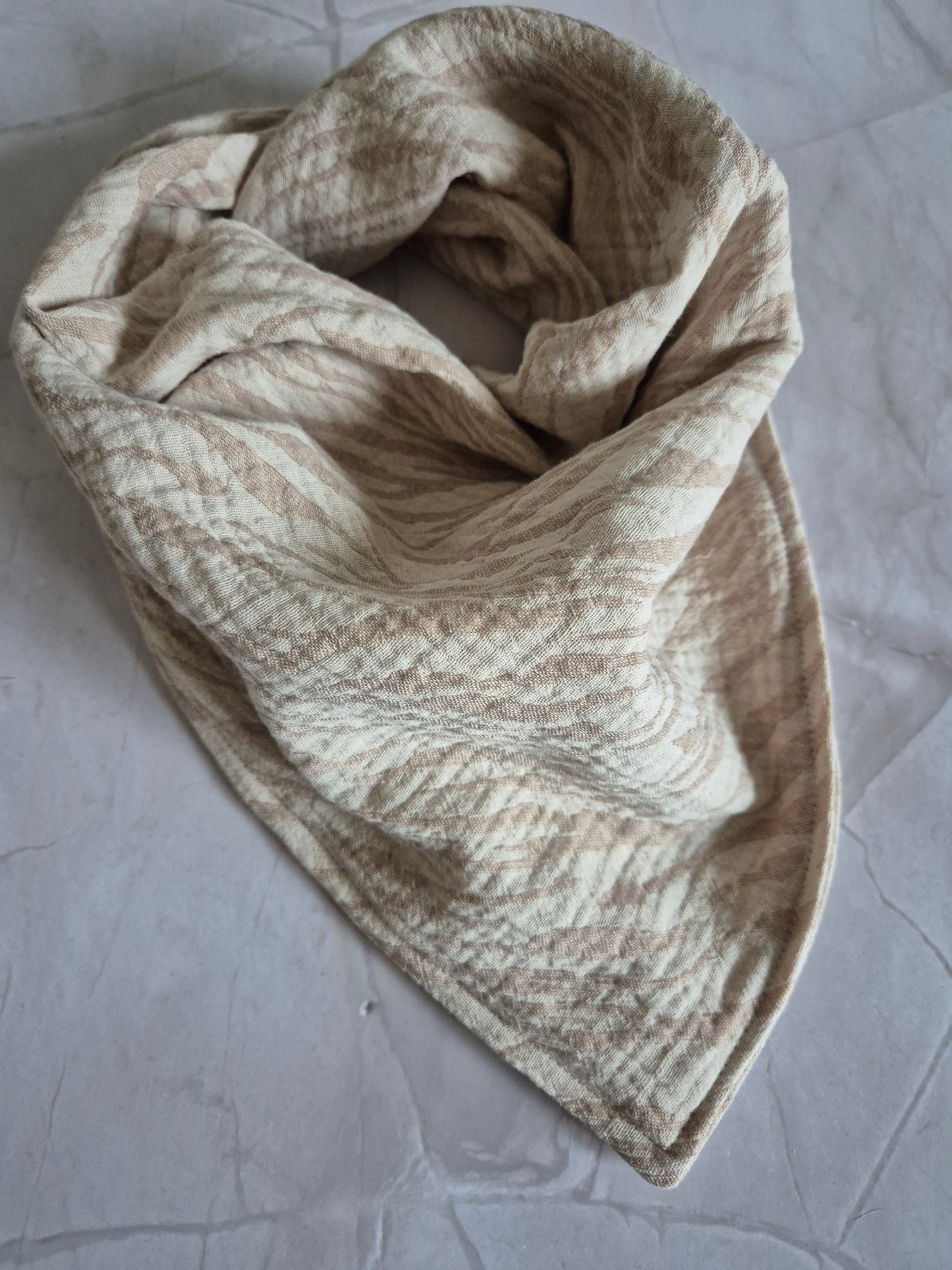 Kinderschals aus 100% Baumwollmusselin vegane Kinderkleider; Halstuch für Kinder; handmade, neutrale Farbrn, beige, Leo, Tiger, Blümchen, Eucalyptus