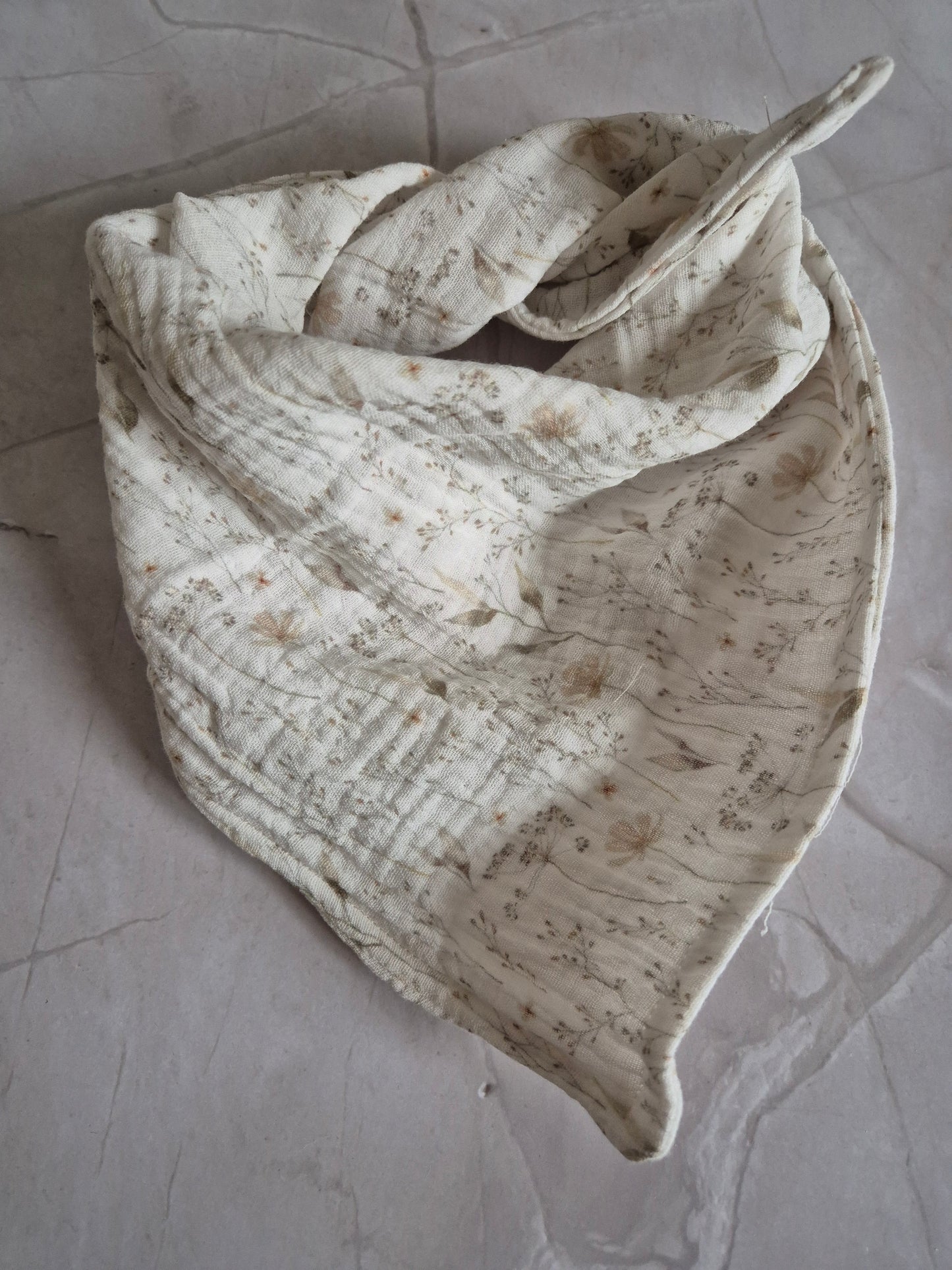 Kinderschals aus 100% Baumwollmusselin vegane Kinderkleider; Halstuch für Kinder; handmade, neutrale Farbrn, beige, Leo, Tiger, Blümchen, Eucalyptus