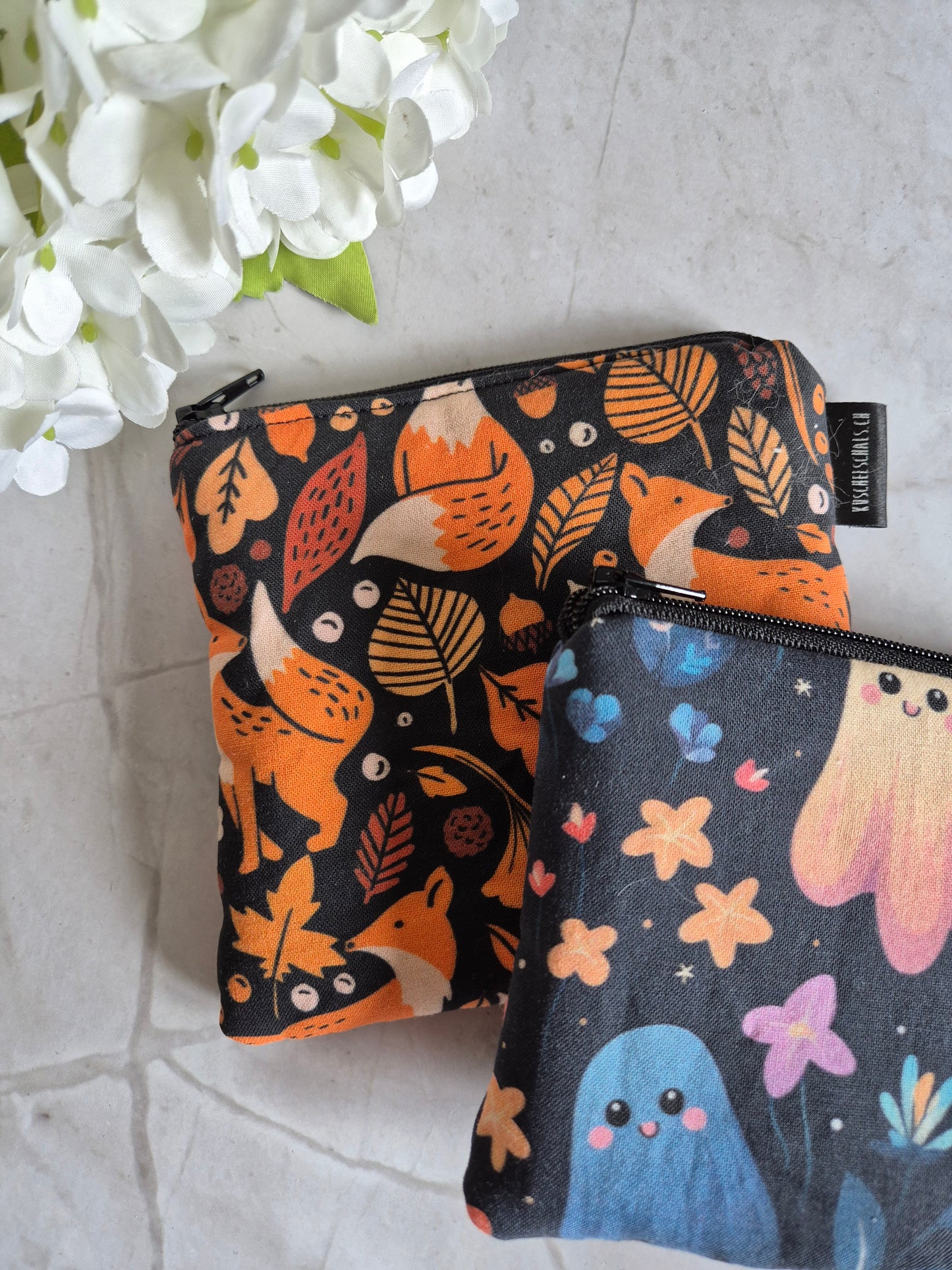 Kleines handgemachtes Stofftäschchen (12.5x15.5 cm). Vielseitig nutzbar: Kartenetui, Kosmetiktasche oder Mini-Geldbörse