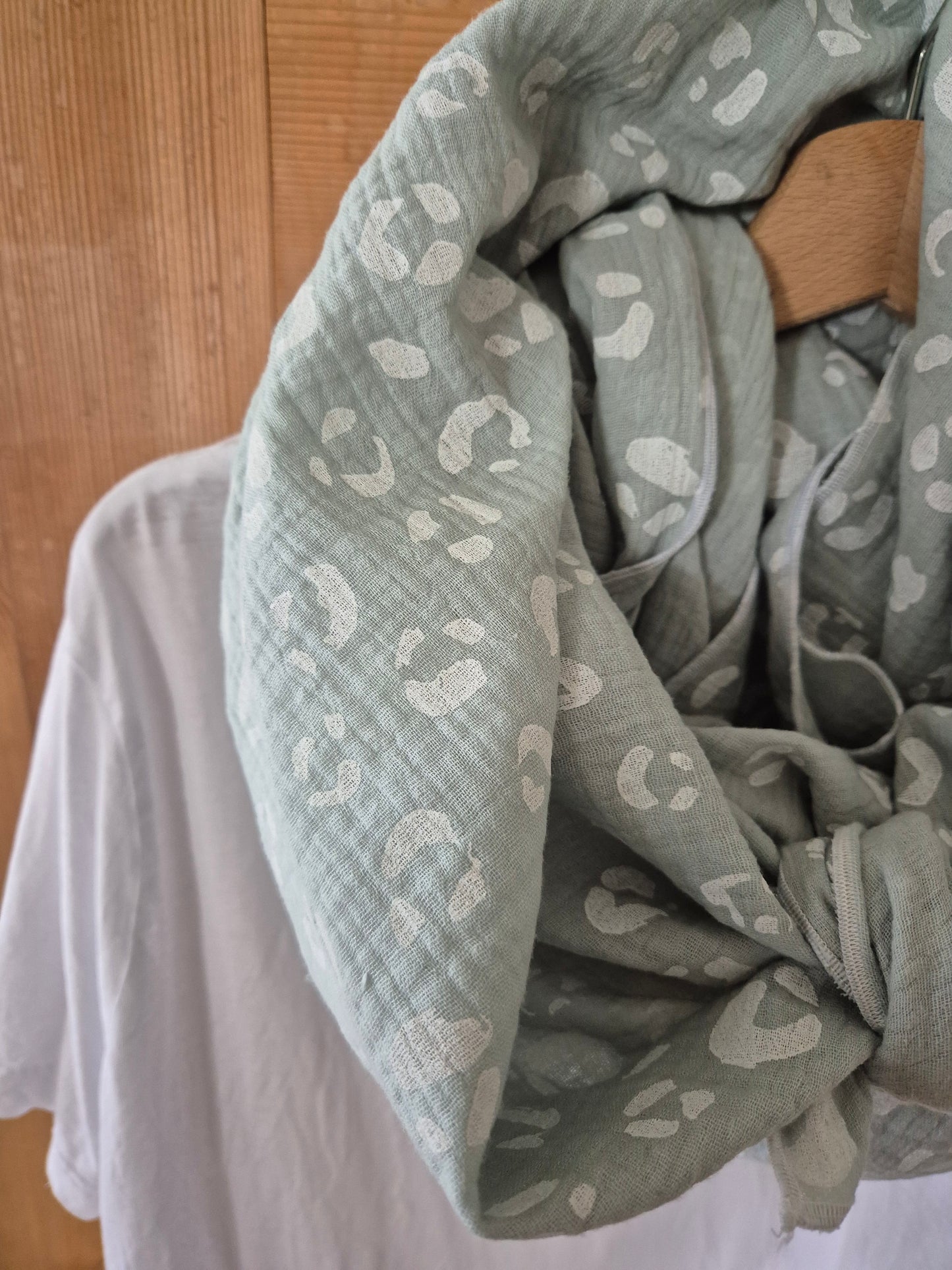Mint Leo Stole Scarf - Cozy leo Print Wrap - Versatile Shawl for Travel - Boho Fashion Accessory - Ideal Gift XXL scarf