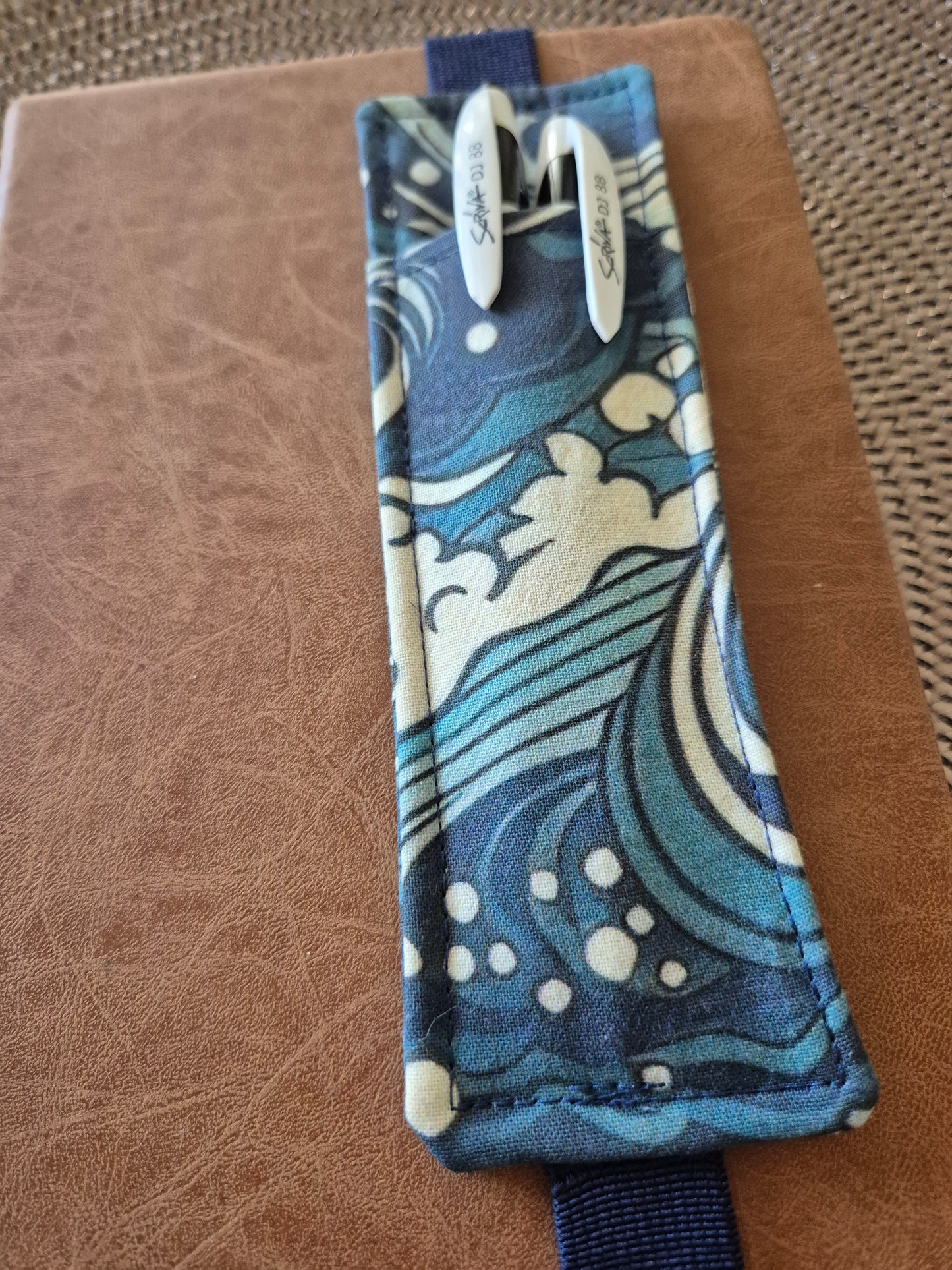 Stiftehalter Lesezeichen A5 Design, handgenäht, doppelseitig, tolles Geschenk für Lehrer, Studenten und Journaling Fans vegan