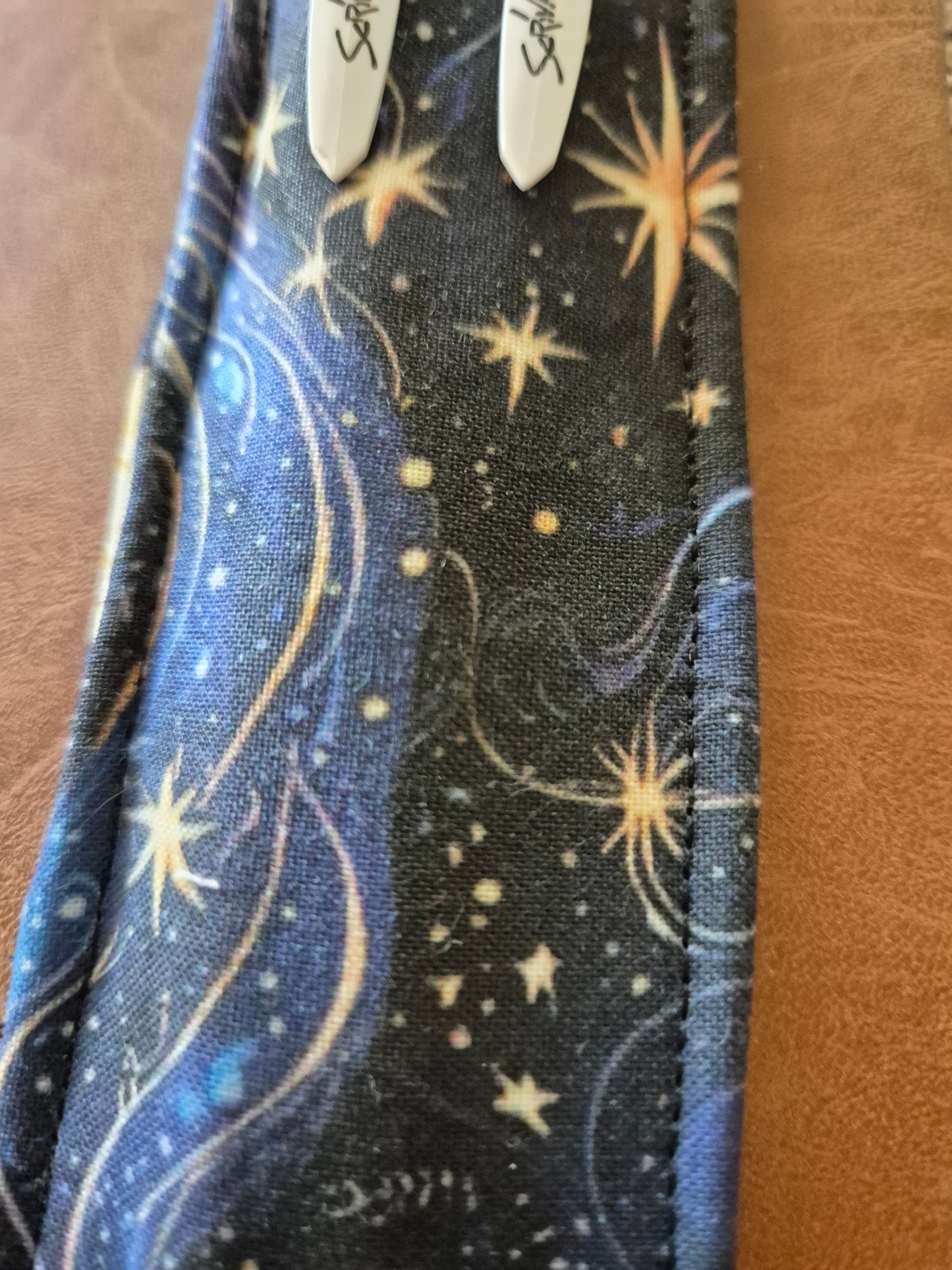 Stiftehalter Lesezeichen A5 Design, handgenäht, doppelseitig, tolles Geschenk für Lehrer, Studenten und Journaling Fans vegan
