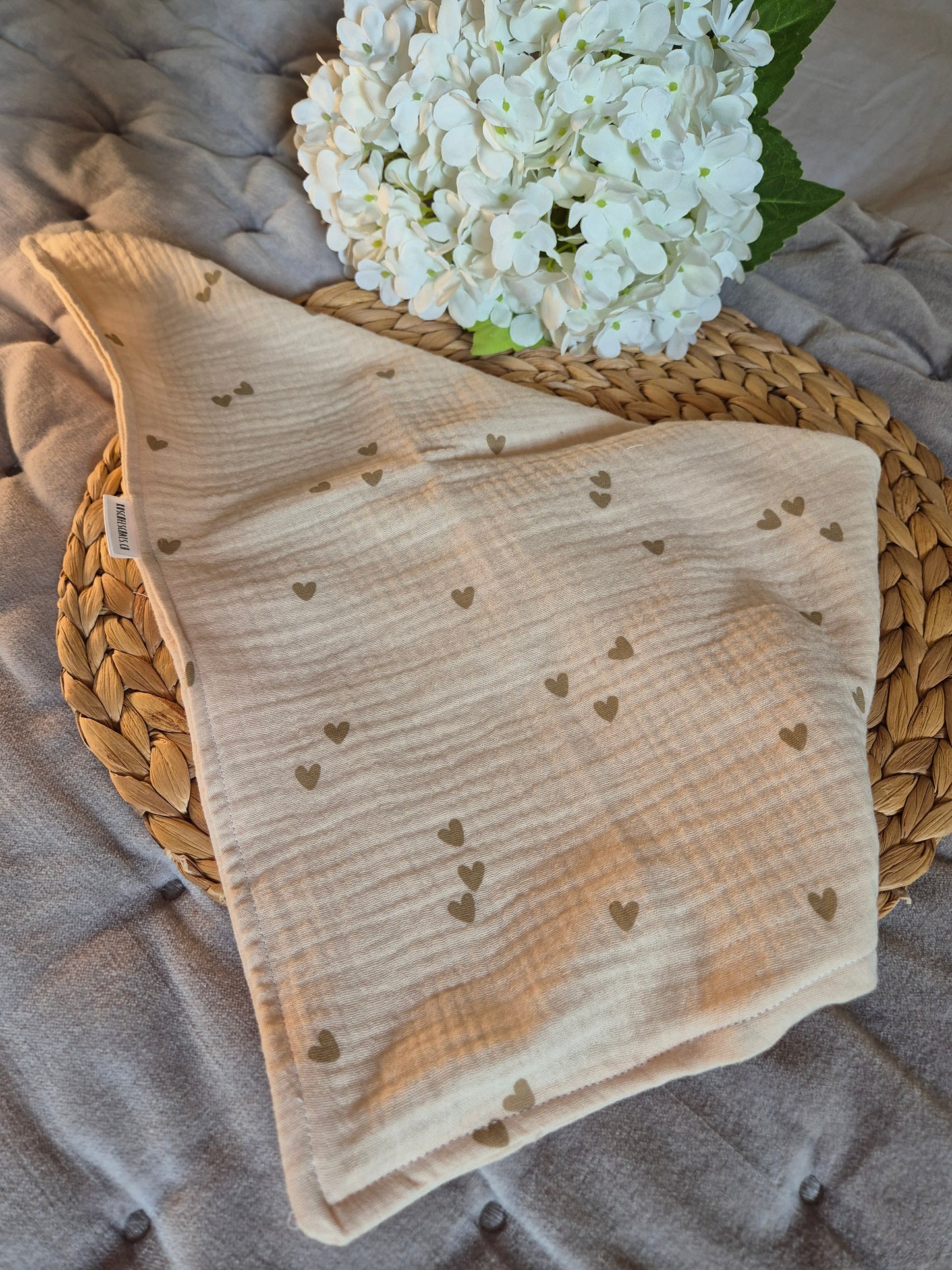 Kinderschal aus 100% Baumwollmusselin vegane Kinderkleider; Halstuch für Kinder; handmade, neutrale Farben, beige Herzen Herzli