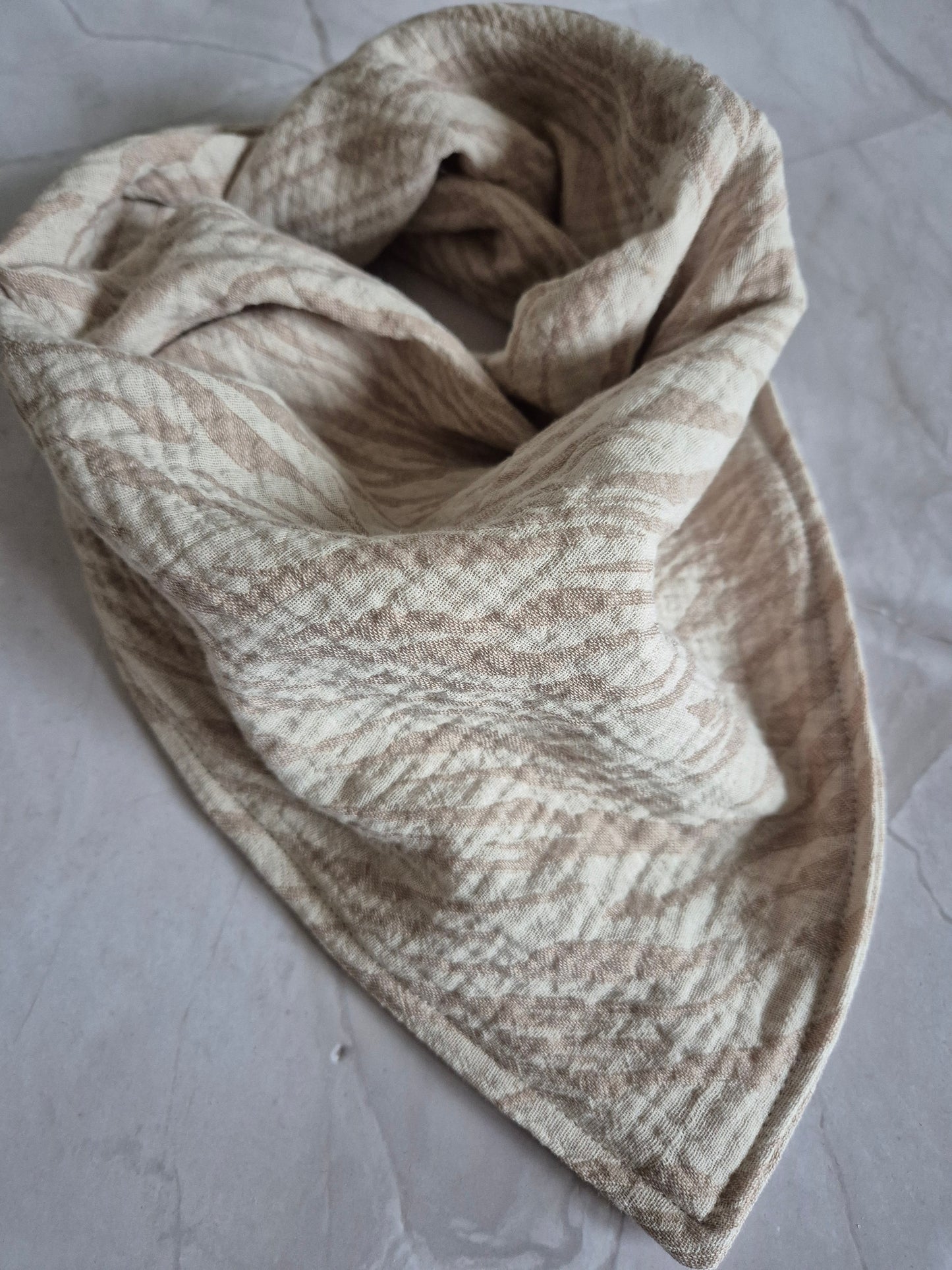 Kinderschals aus 100% Baumwollmusselin vegane Kinderkleider; Halstuch für Kinder; handmade, neutrale Farbrn, beige, Leo, Tiger, Blümchen, Eucalyptus