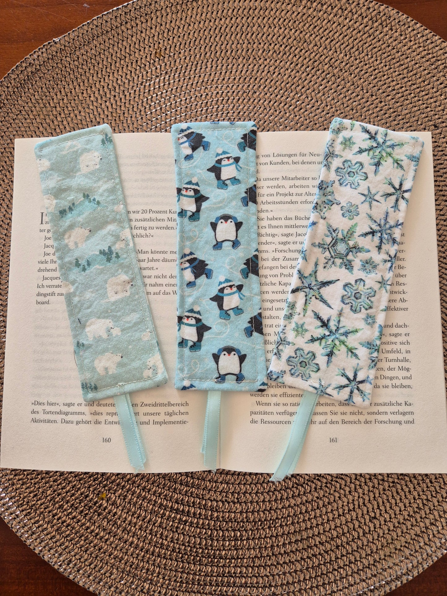 Lesezeichen Winter Pinguin Kawaii Design, handgenäht, doppelseitig, tolles Geschenk für Leseratten, Studenten und Journaling Fans vegan