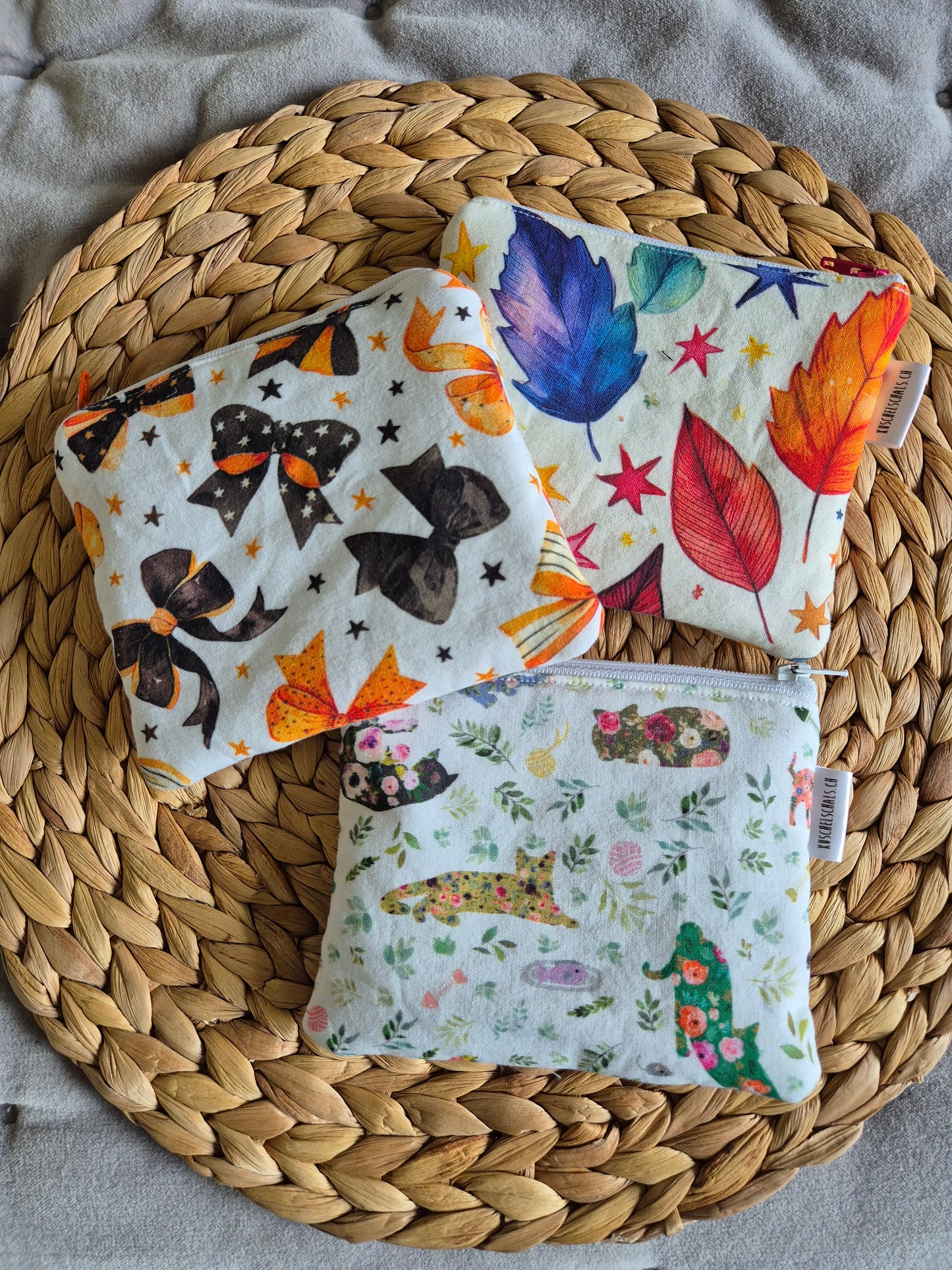 Kleines handgemachtes Stofftäschchen (12.5x15.5 cm). Vielseitig nutzbar: Kartenetui, Kosmetiktasche oder Mini-Geldbörse