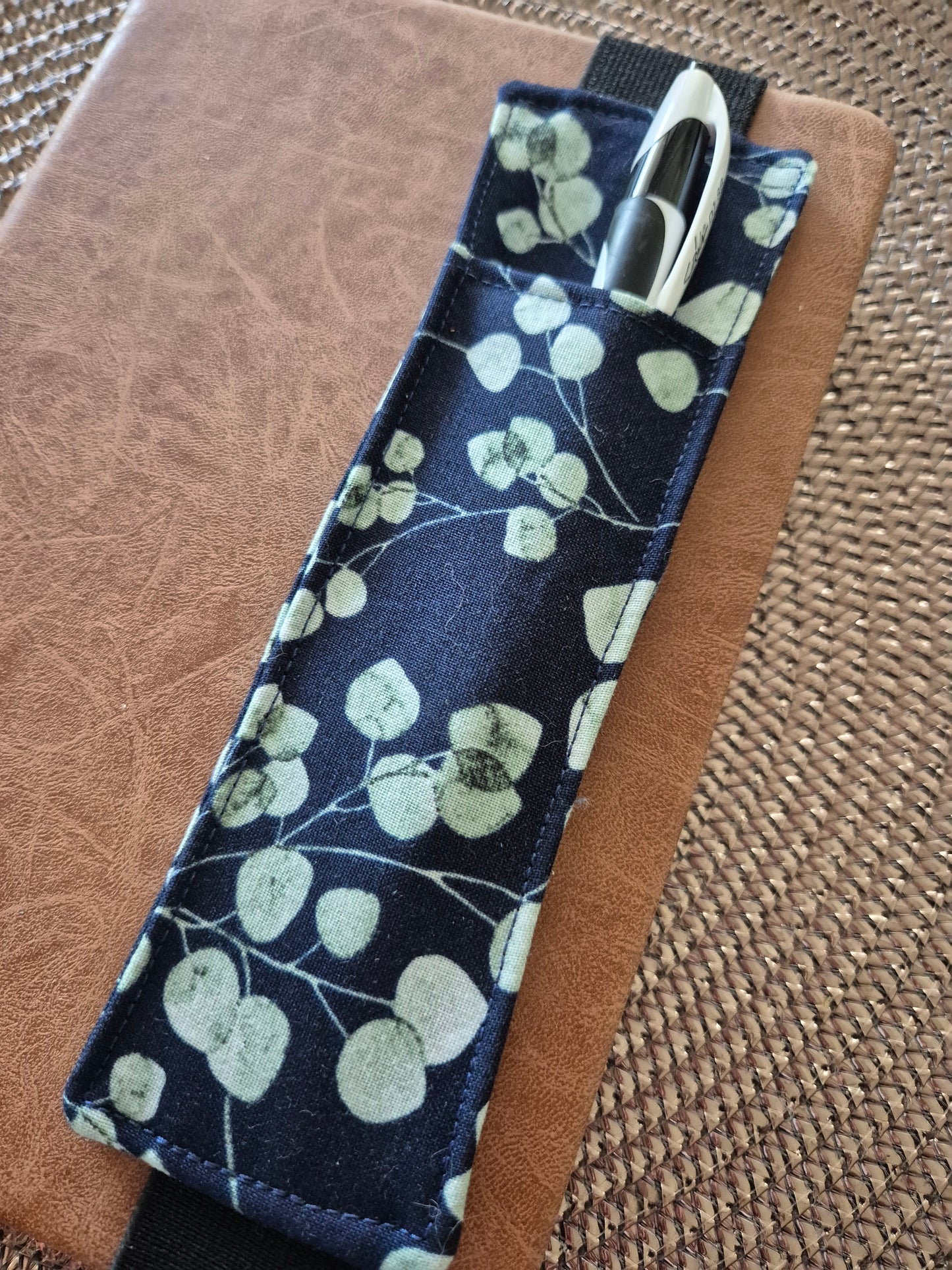 Stiftehalter Lesezeichen A5 Design, handgenäht, doppelseitig, tolles Geschenk für Lehrer, Studenten und Journaling Fans vegan