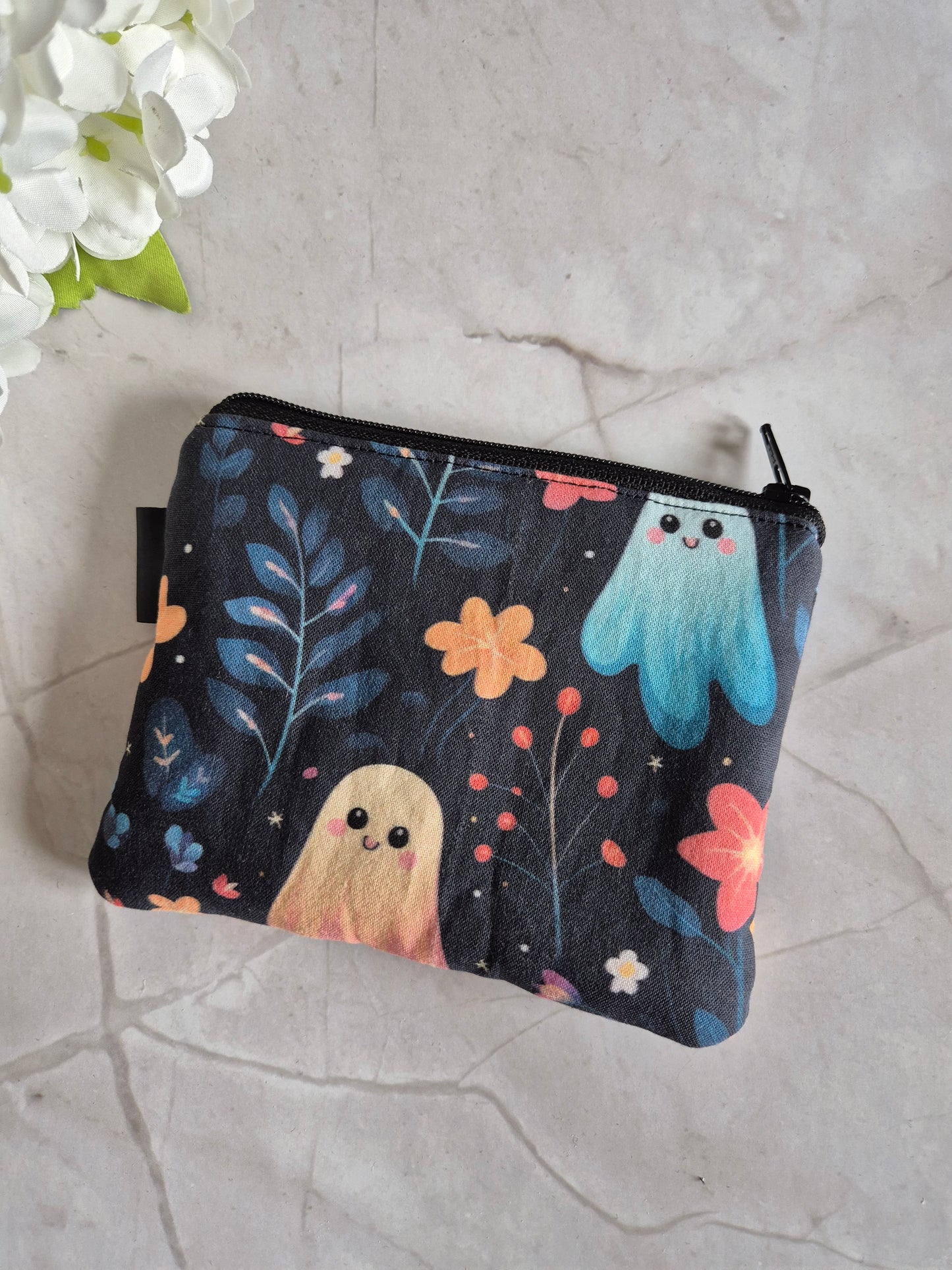 Kleines handgemachtes Stofftäschchen (12.5x15.5 cm). Vielseitig nutzbar: Kartenetui, Kosmetiktasche oder Mini-Geldbörse