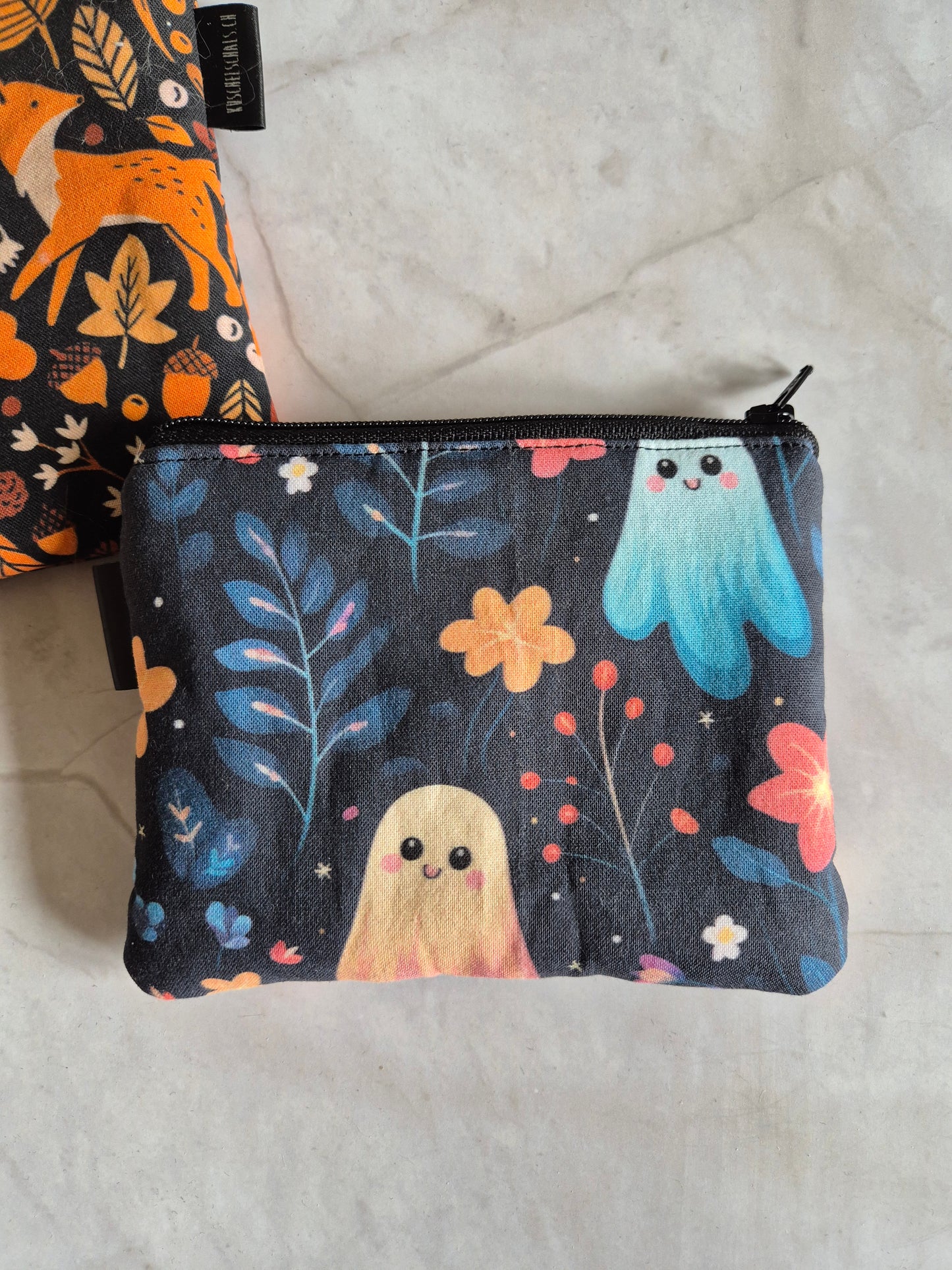 Kleines handgemachtes Stofftäschchen (12.5x15.5 cm). Vielseitig nutzbar: Kartenetui, Kosmetiktasche oder Mini-Geldbörse